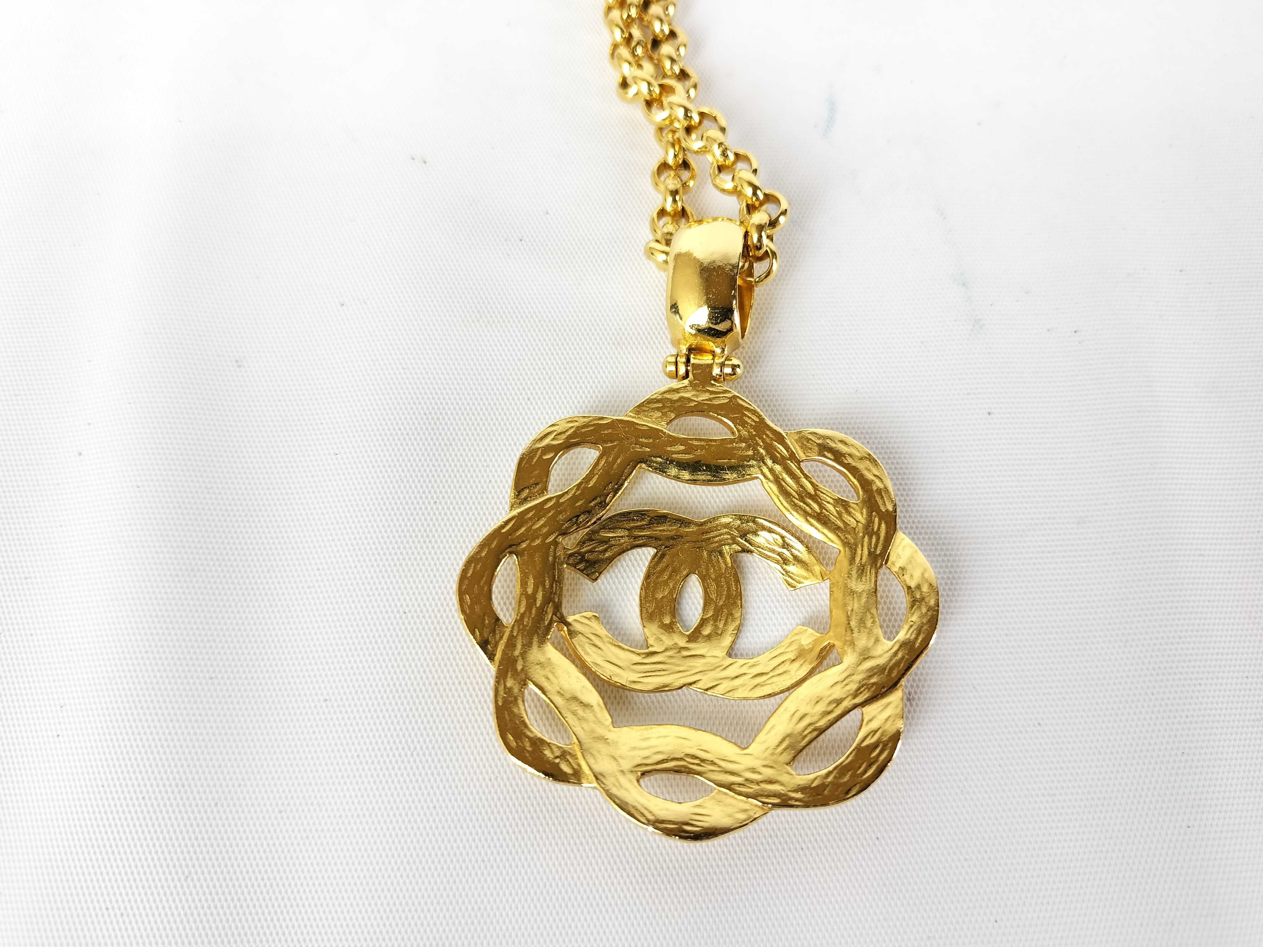 Coco Mark 97P Coco Mark Flower Motif Vintage GP Necklace — view 3