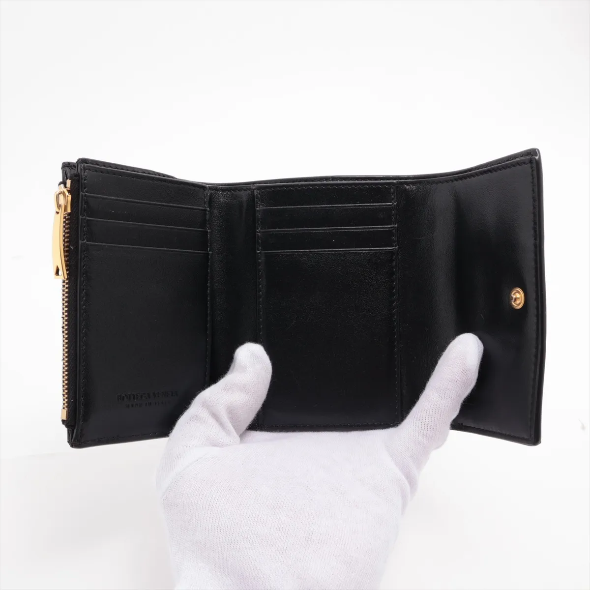 Maxi Intrecciato Cassette Leather Compact Wallet, Black — view 4