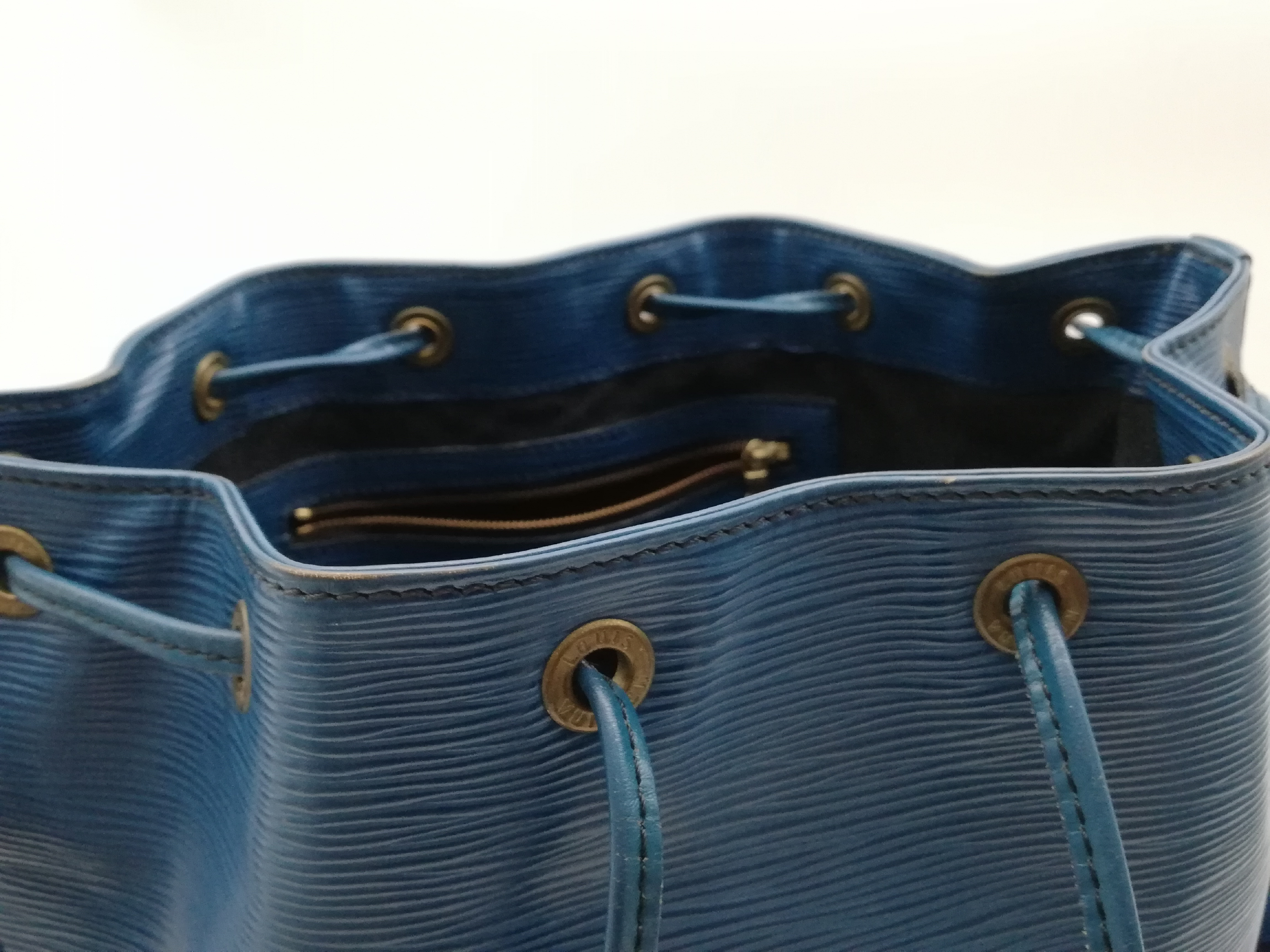 Petit Noé Epi M44105 Shoulder Bag — view 13