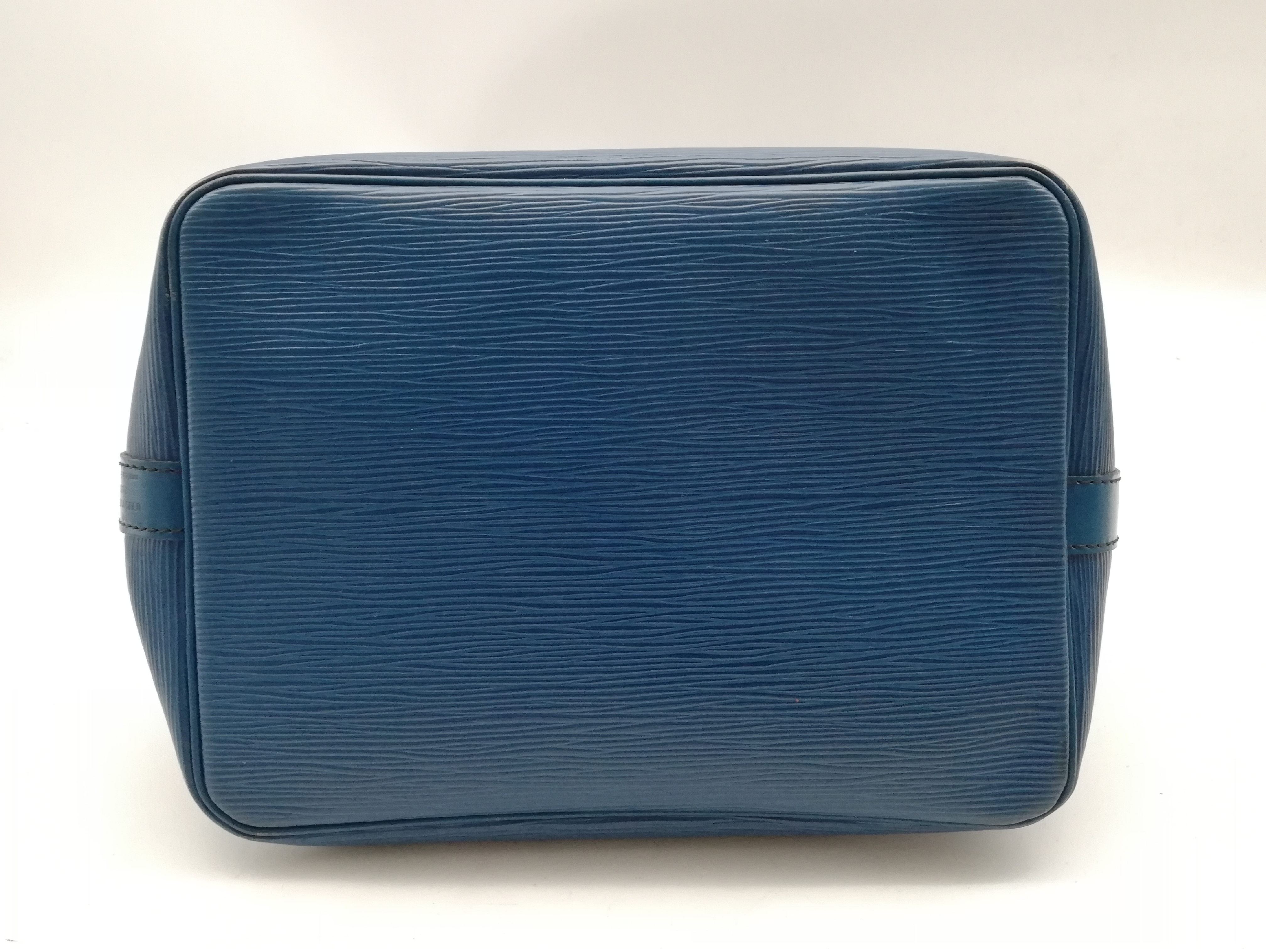 Petit Noé Epi M44105 Shoulder Bag — view 5