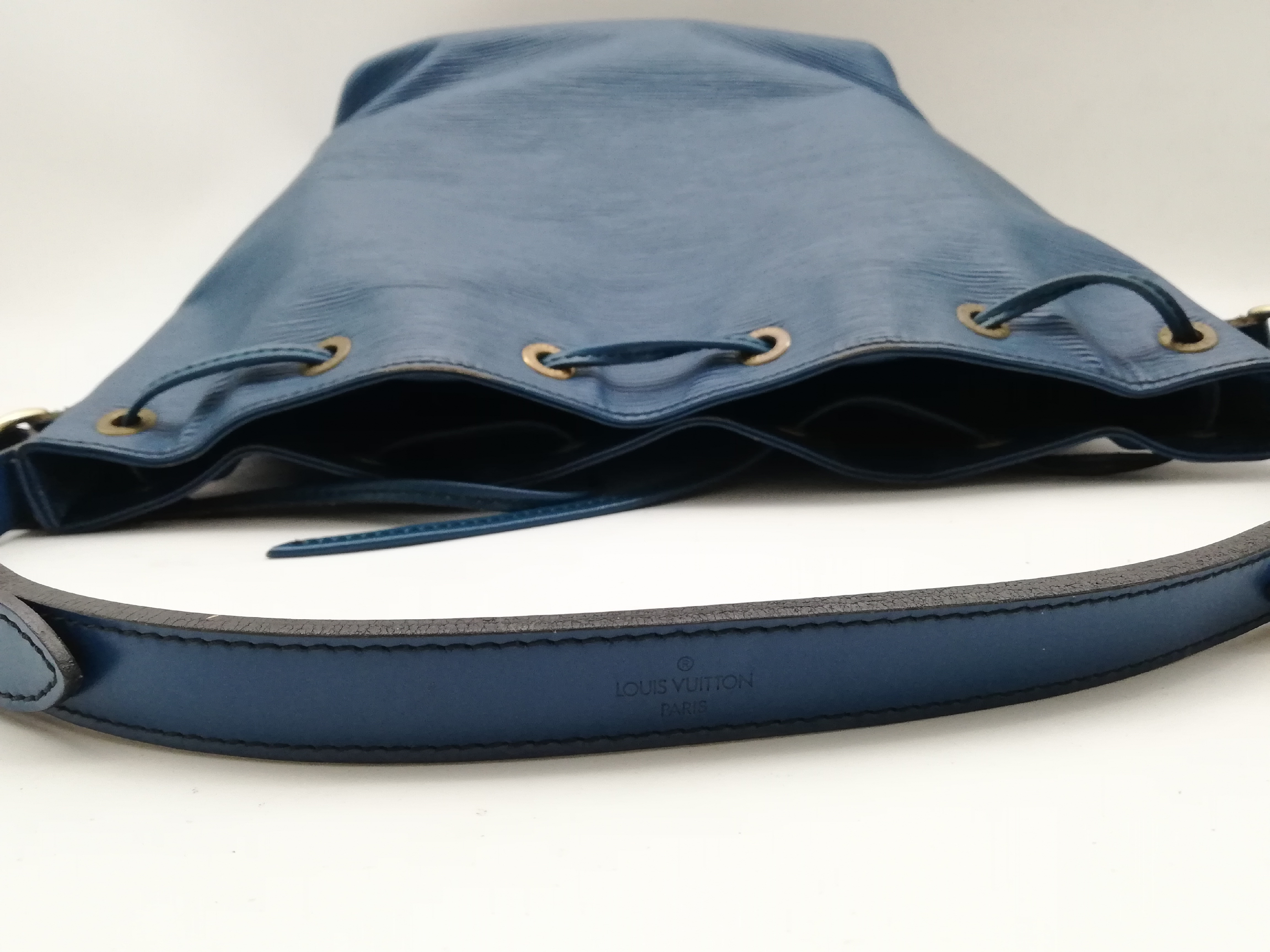 Petit Noé Epi M44105 Shoulder Bag — view 6