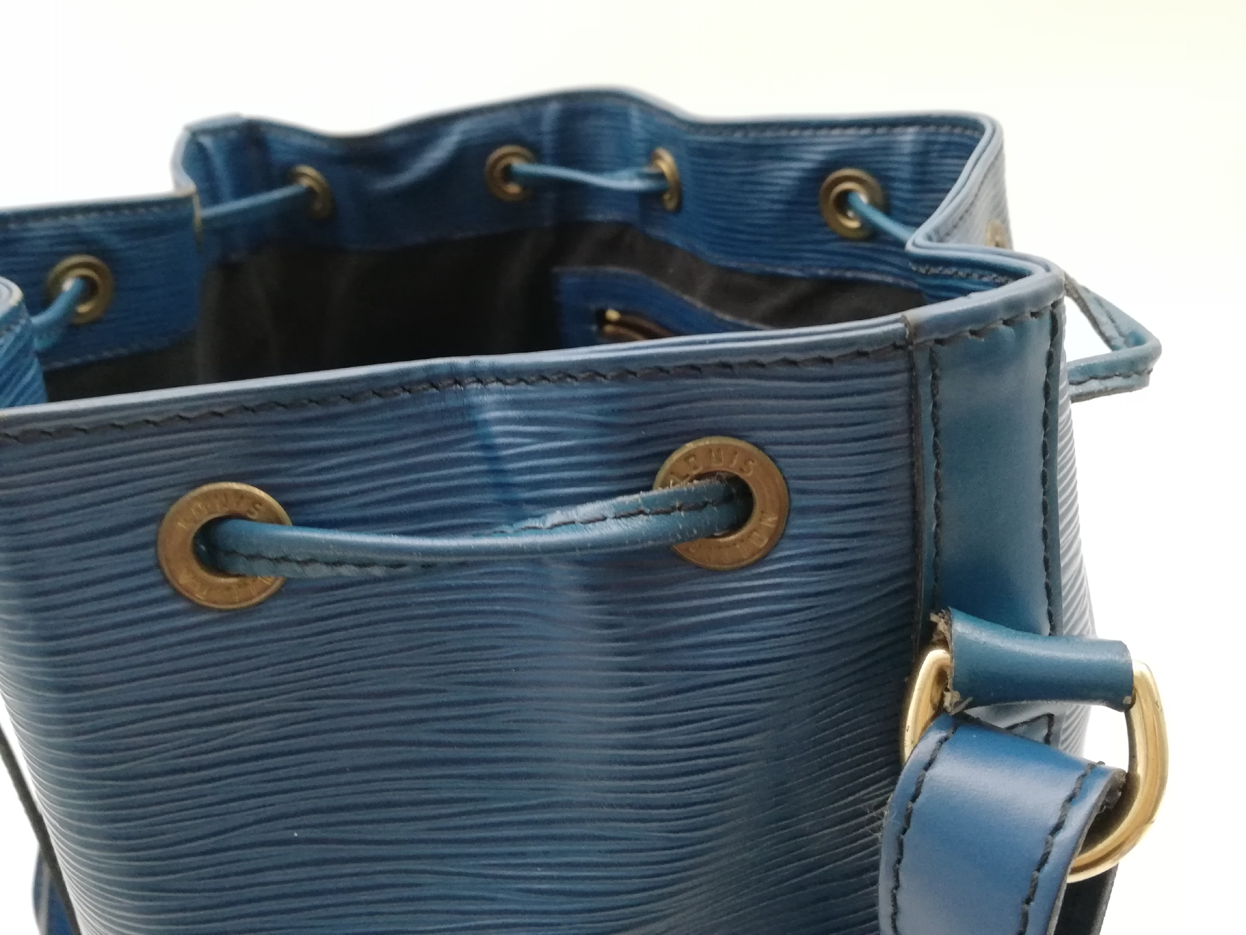 Petit Noé Epi M44105 Shoulder Bag — view 9
