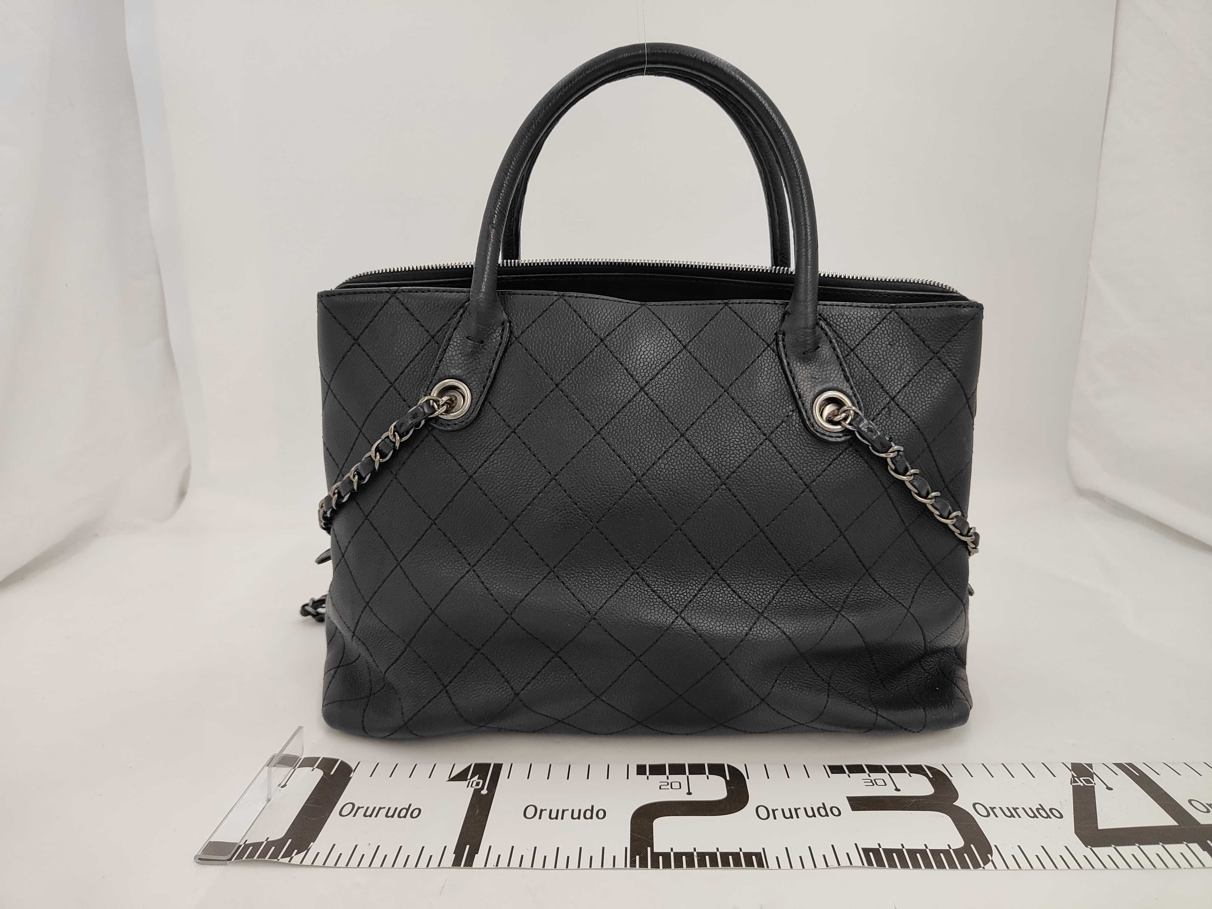 Matelassé 2-Way Chain Shoulder Handbag Leather Tote Bag — view 2