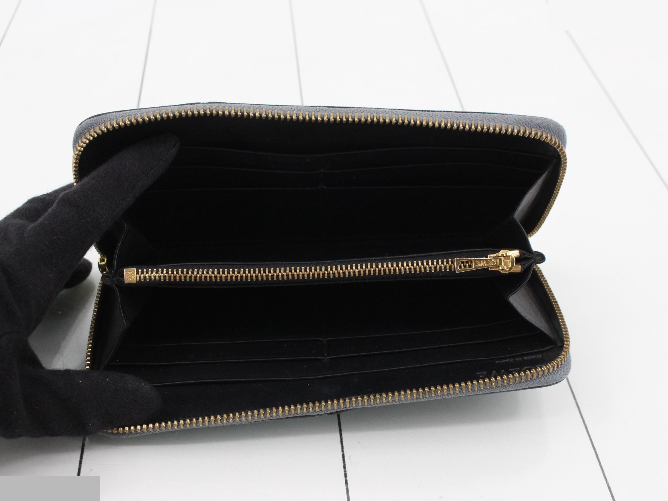 Other lines: Bags and Wallets — view 4