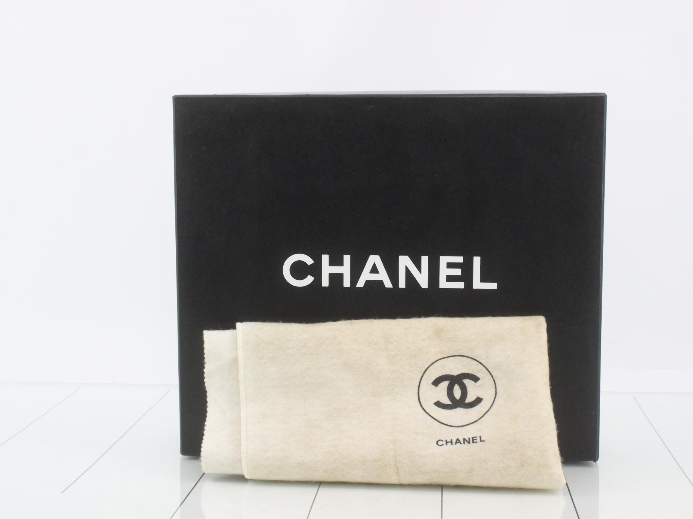 Lambskin shoulder bag with chain strap — view 7