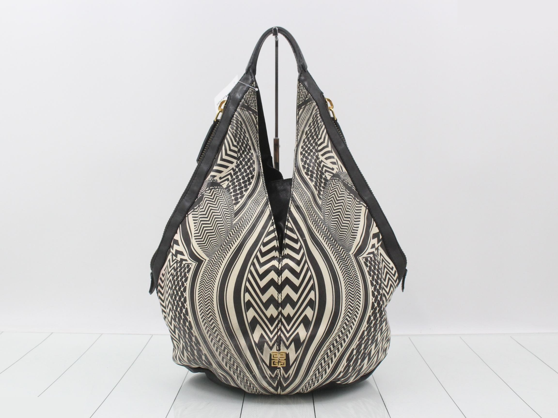 Other lines: Bags, Tote bags, Leather, White, Black