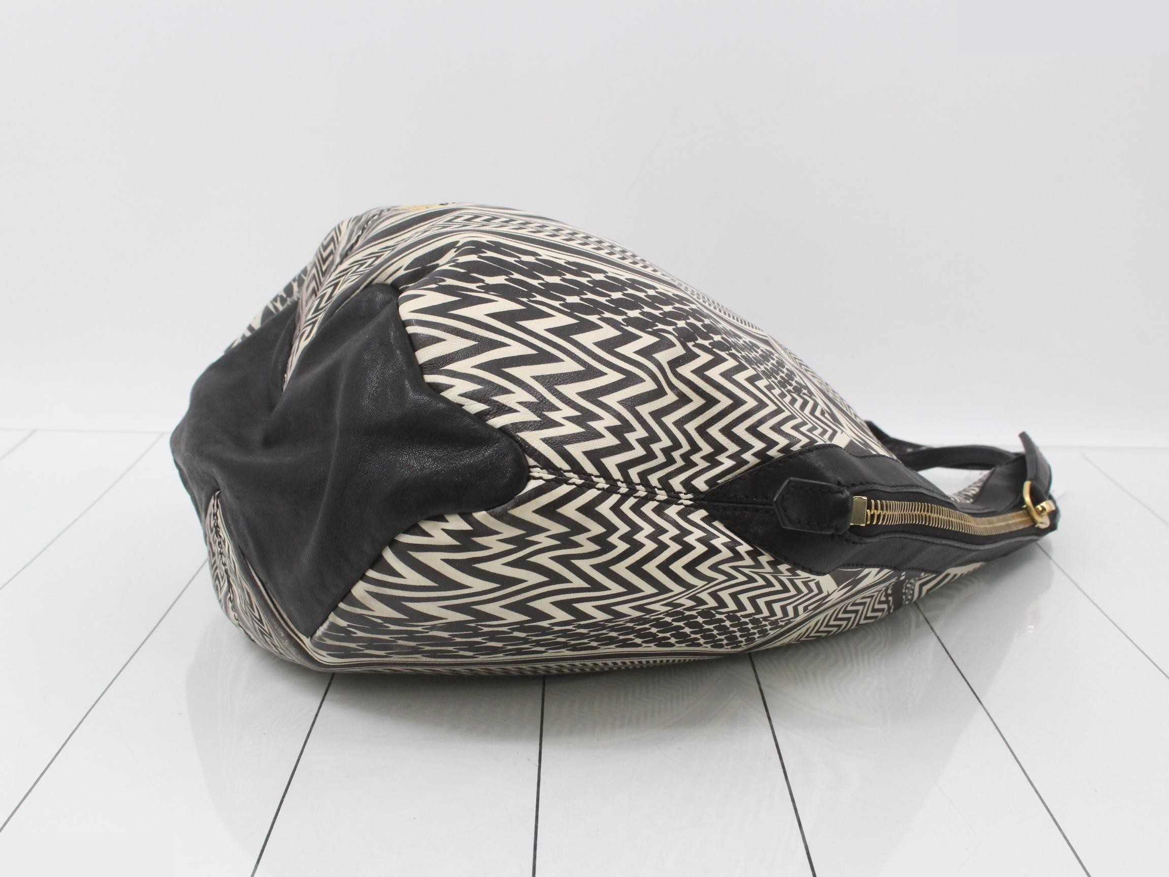 Other lines: Bags, Tote bags, Leather, White, Black — view 6
