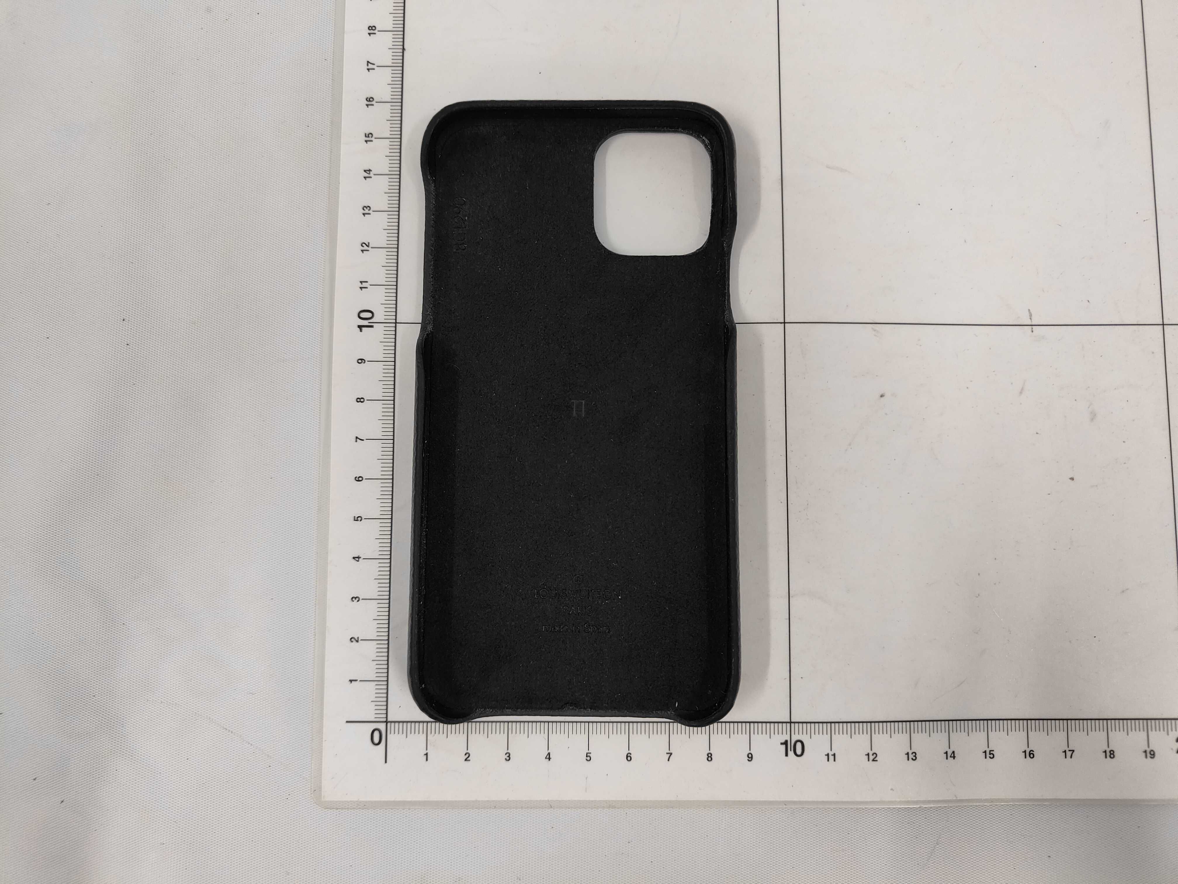 iPhone case for iPhone 11 BC1290, includes box, dust bag, and other accessories. — view 2
