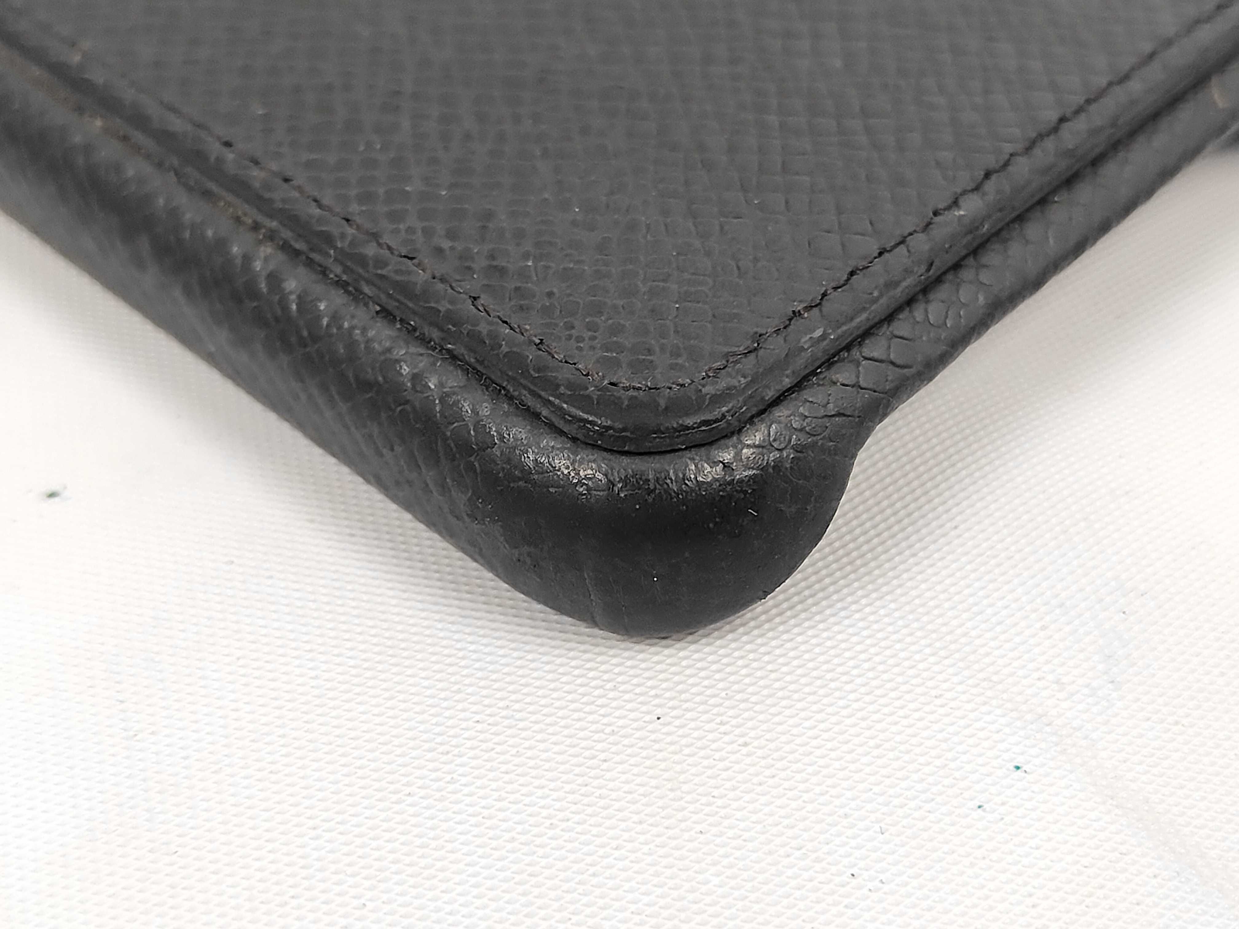 iPhone case for iPhone 11 BC1290, includes box, dust bag, and other accessories. — view 4