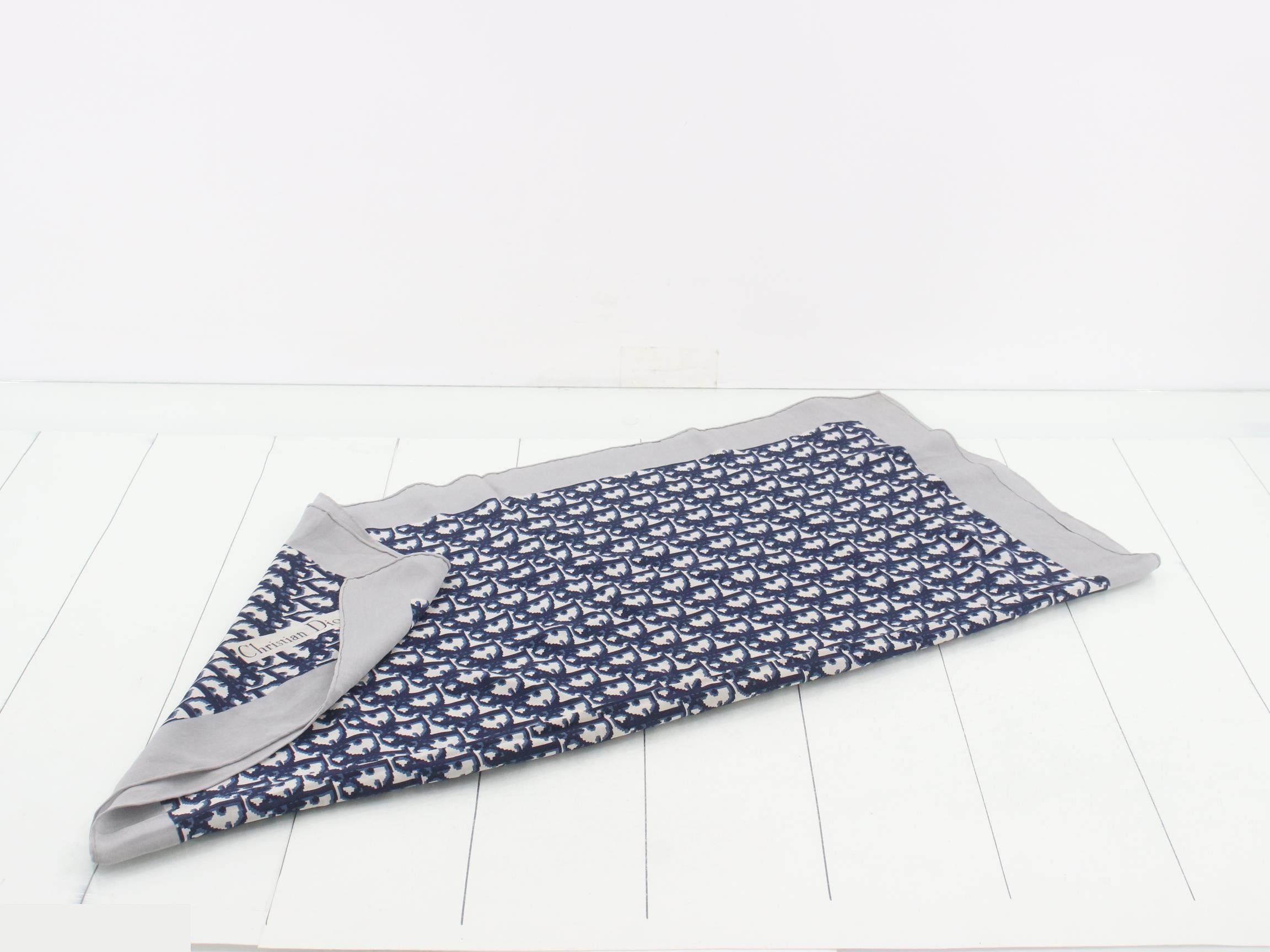 Other lines: Small items, accessories, scarves — view 3