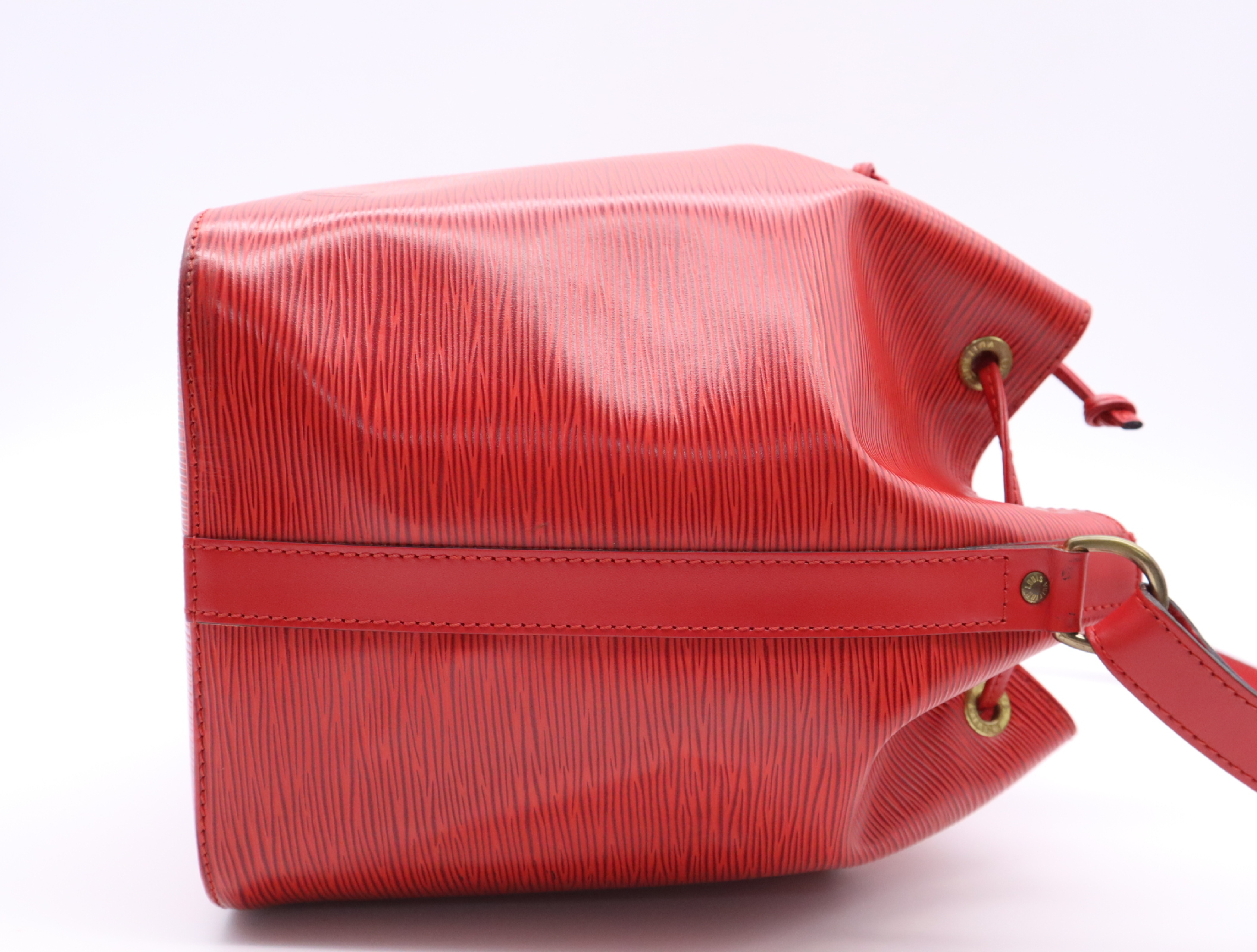 M44107 Epi Petit Noé Castilian Red Shoulder Bag — view 5
