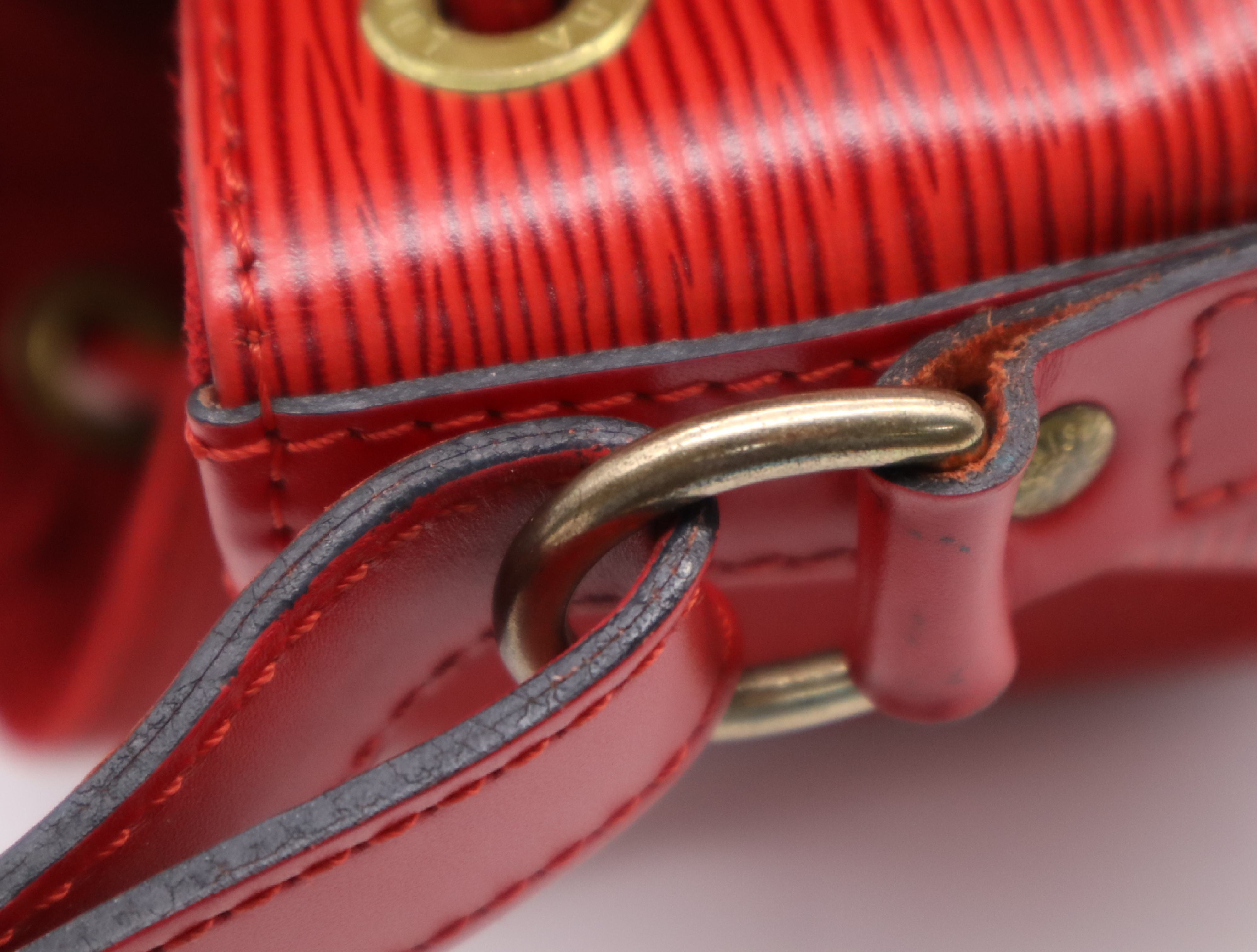 M44107 Epi Petit Noé Castilian Red Shoulder Bag — view 9