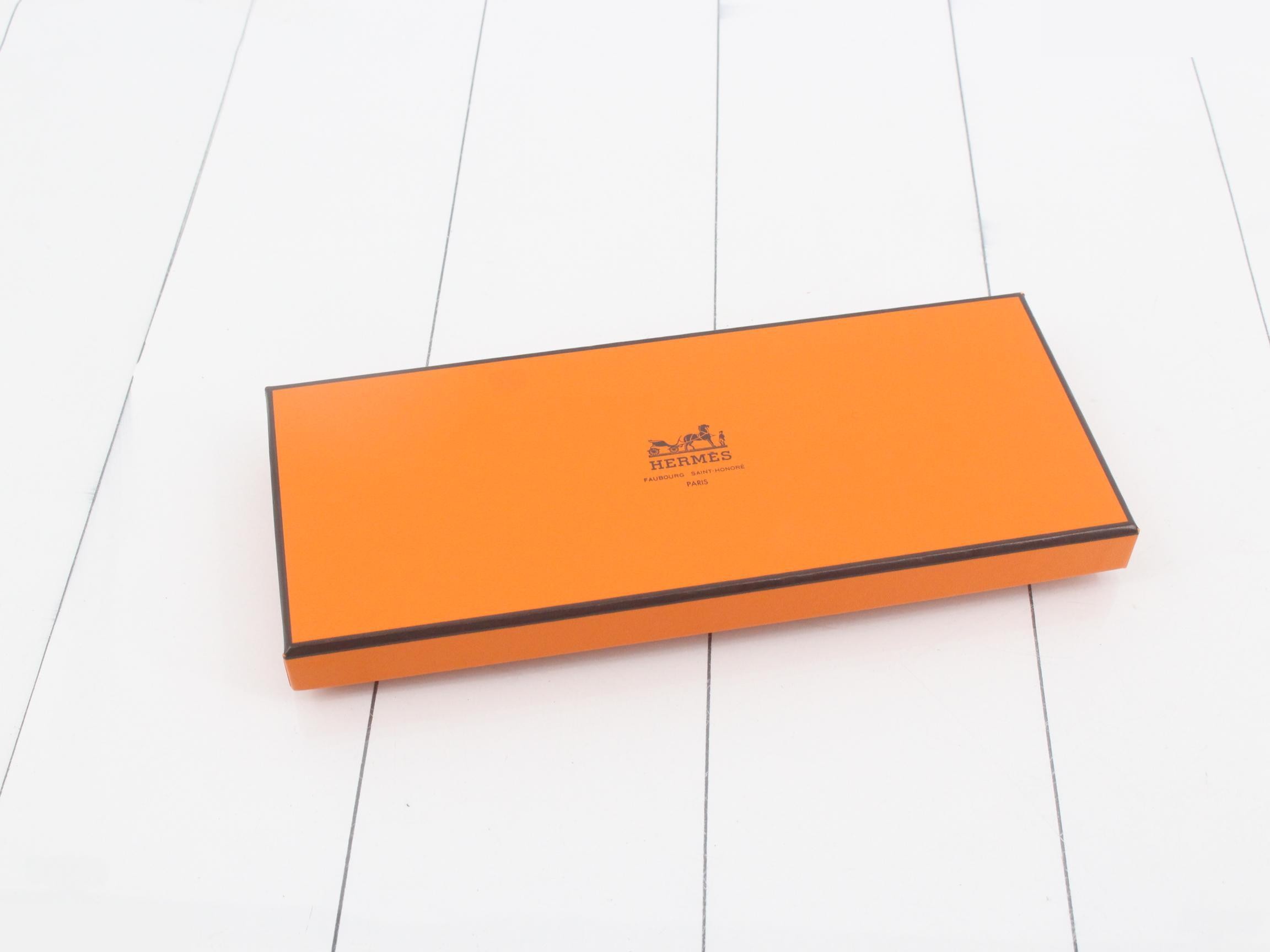 Carre Orange (with box) — view 4
