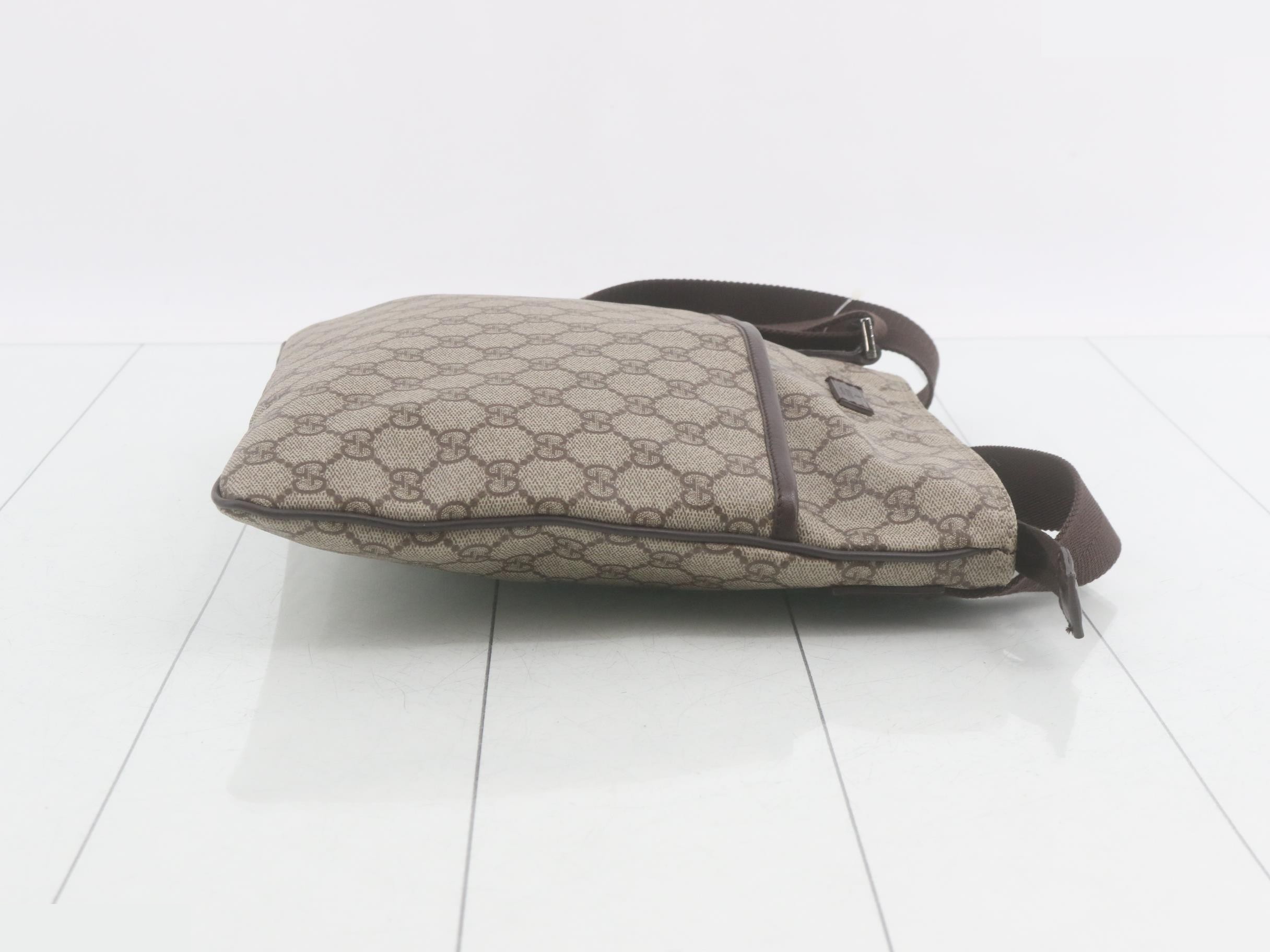 GG Supreme Shoulder Bag — view 3