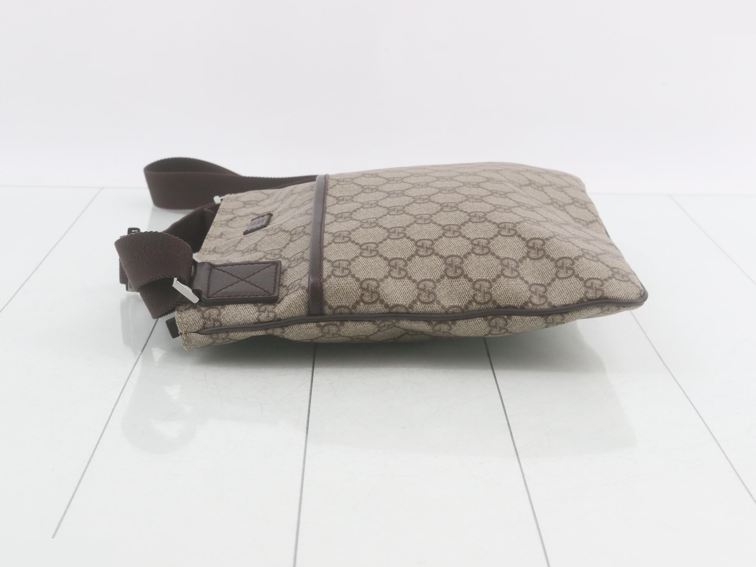 GG Supreme Shoulder Bag — view 4