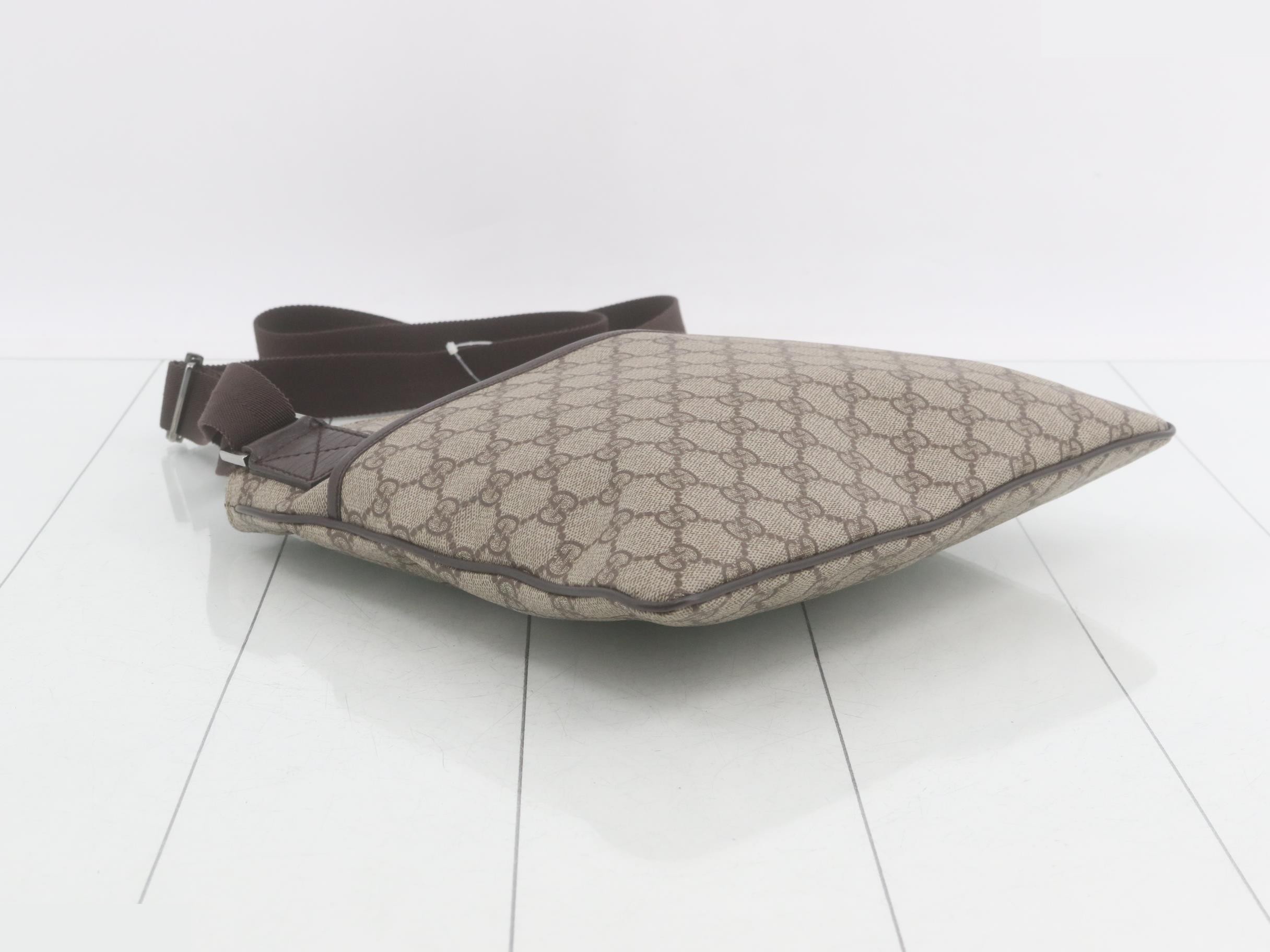 GG Supreme Shoulder Bag — view 5