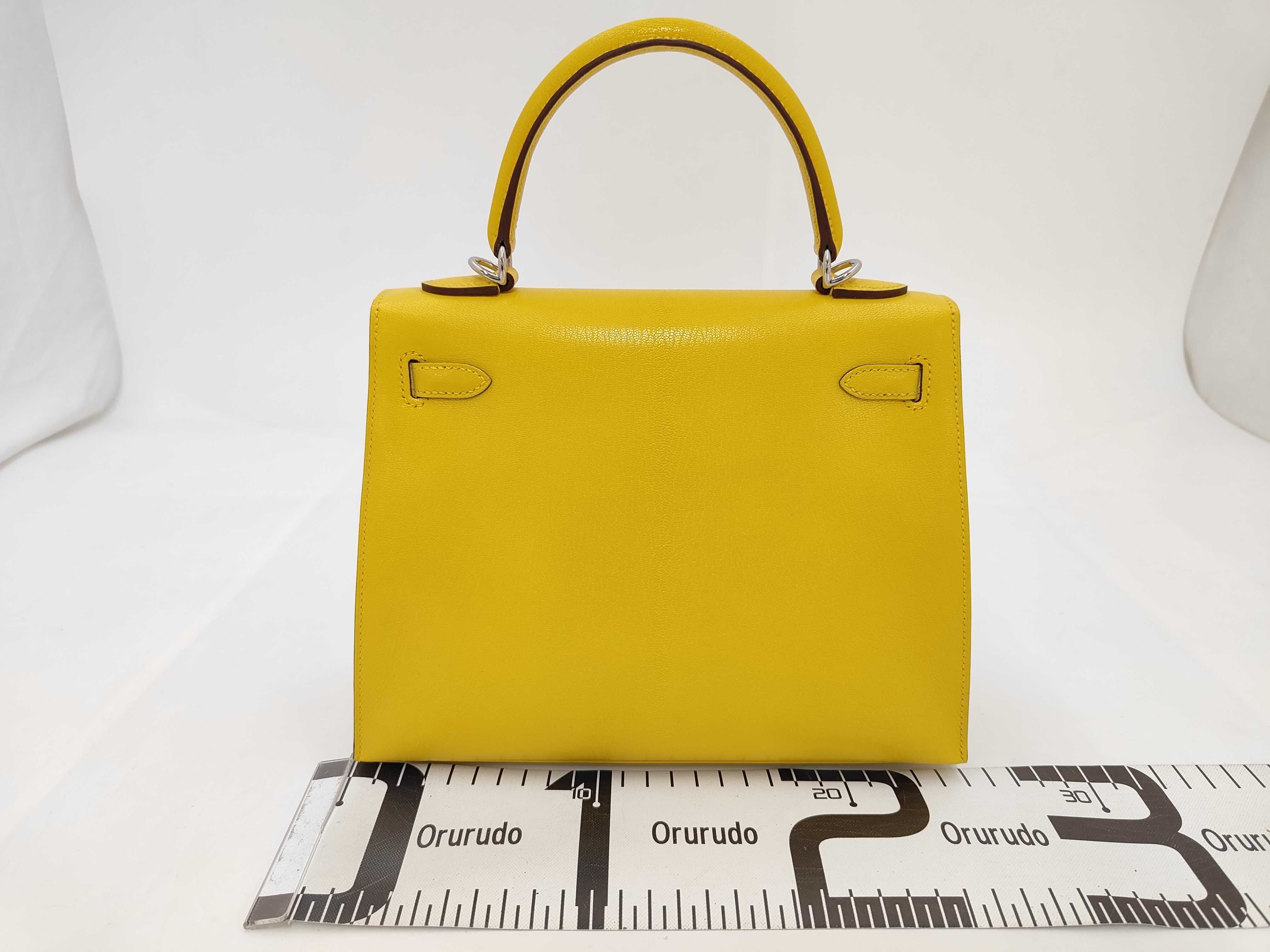 Kelly 25 Jaune Naple Chevre Shamkilla Silver Hardware K Stamp Handbag — view 2