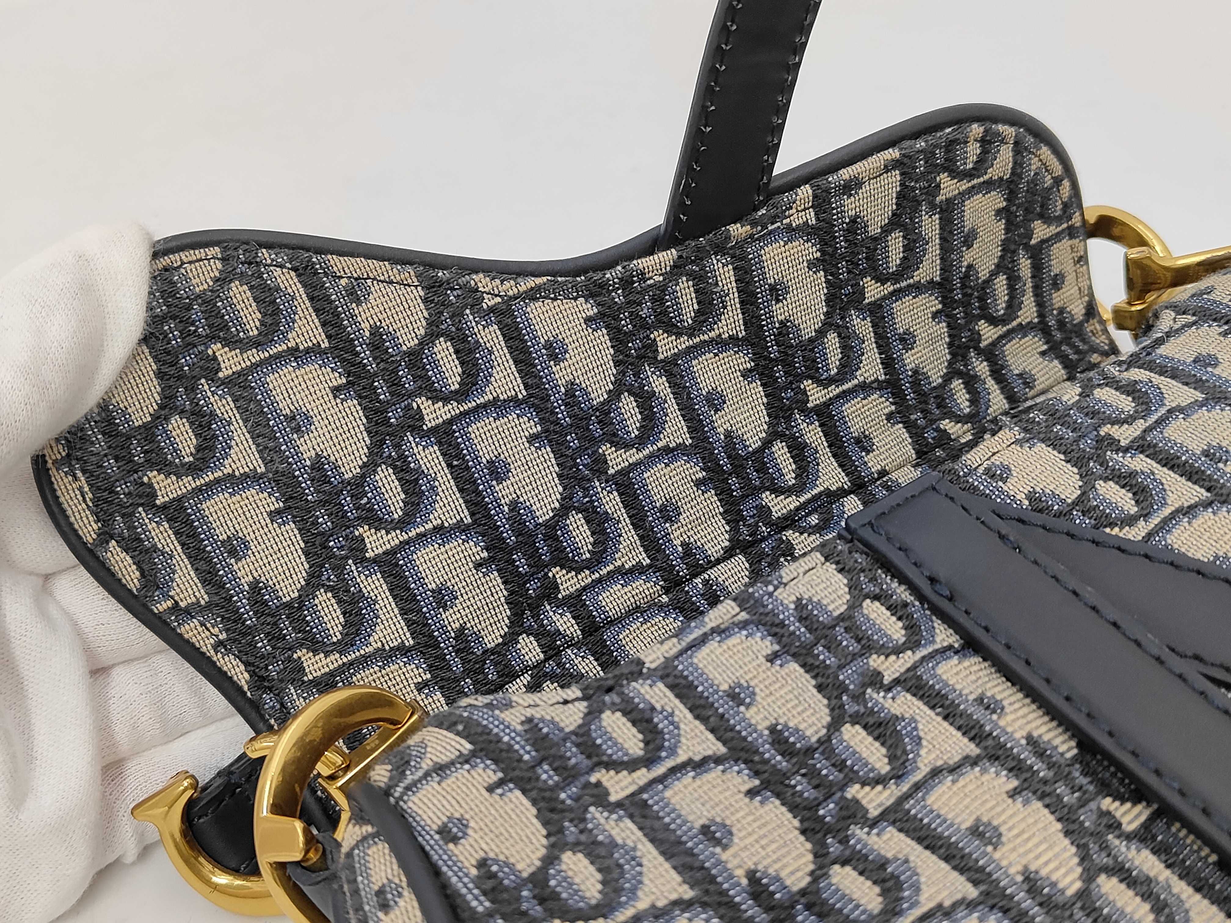 Oblique Saddle Handbag Pouch — view 9