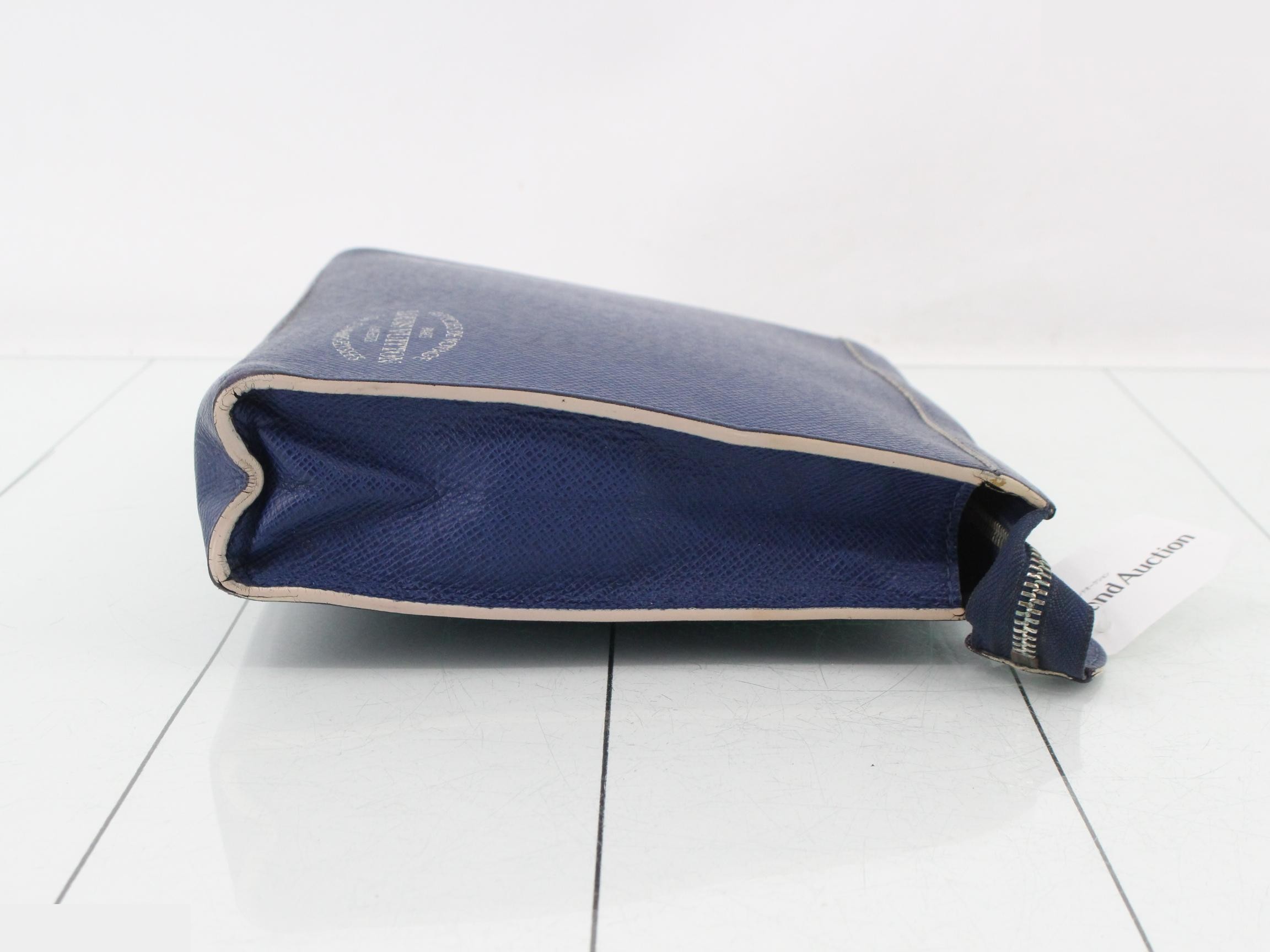 LV Pochette Voyage MM Cobalt Taiga — view 3