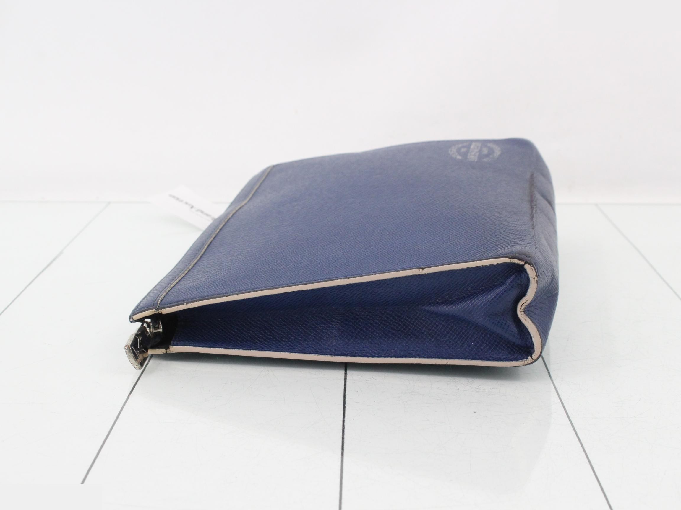 LV Pochette Voyage MM Cobalt Taiga — view 4