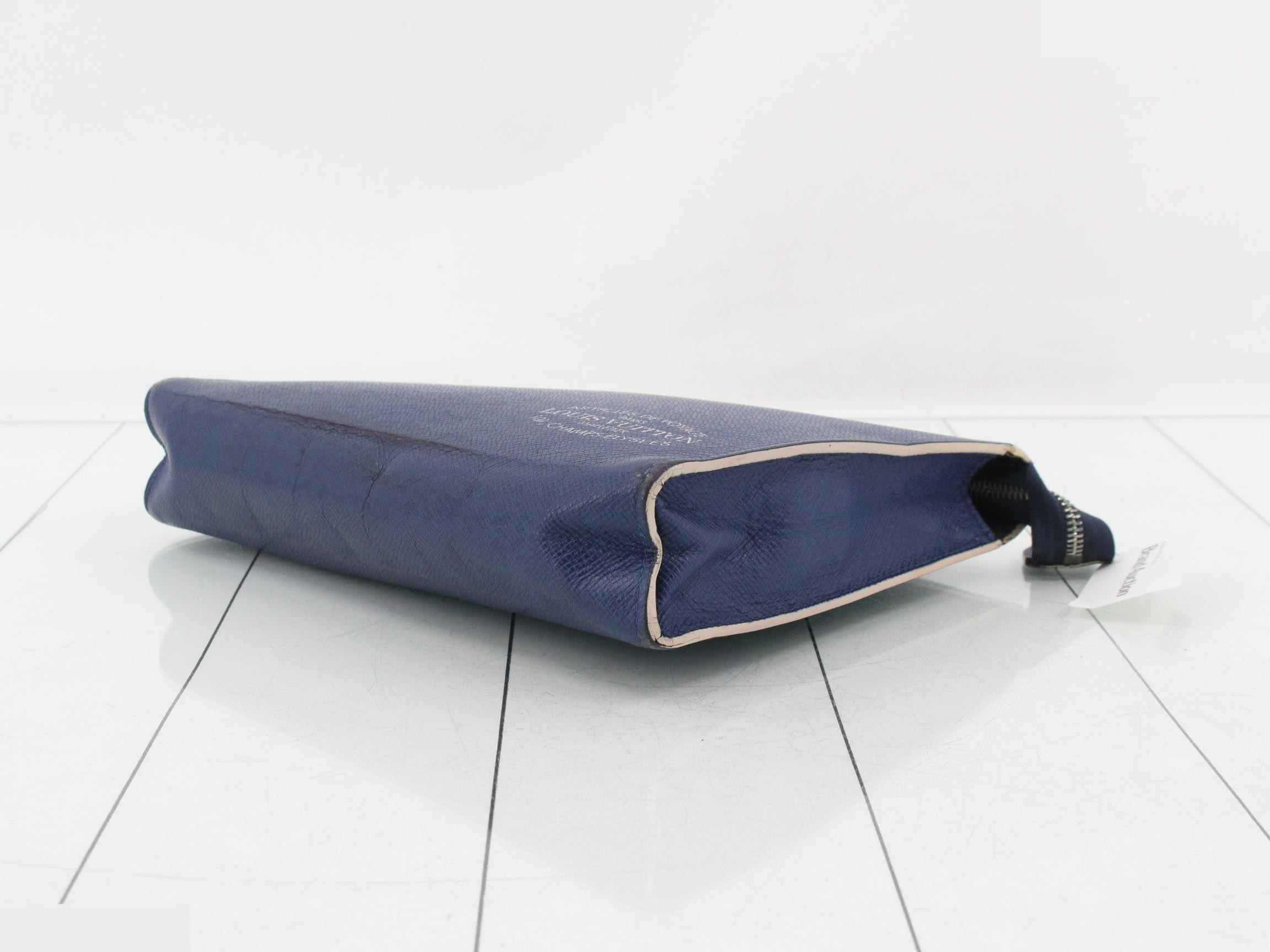 LV Pochette Voyage MM Cobalt Taiga — view 6