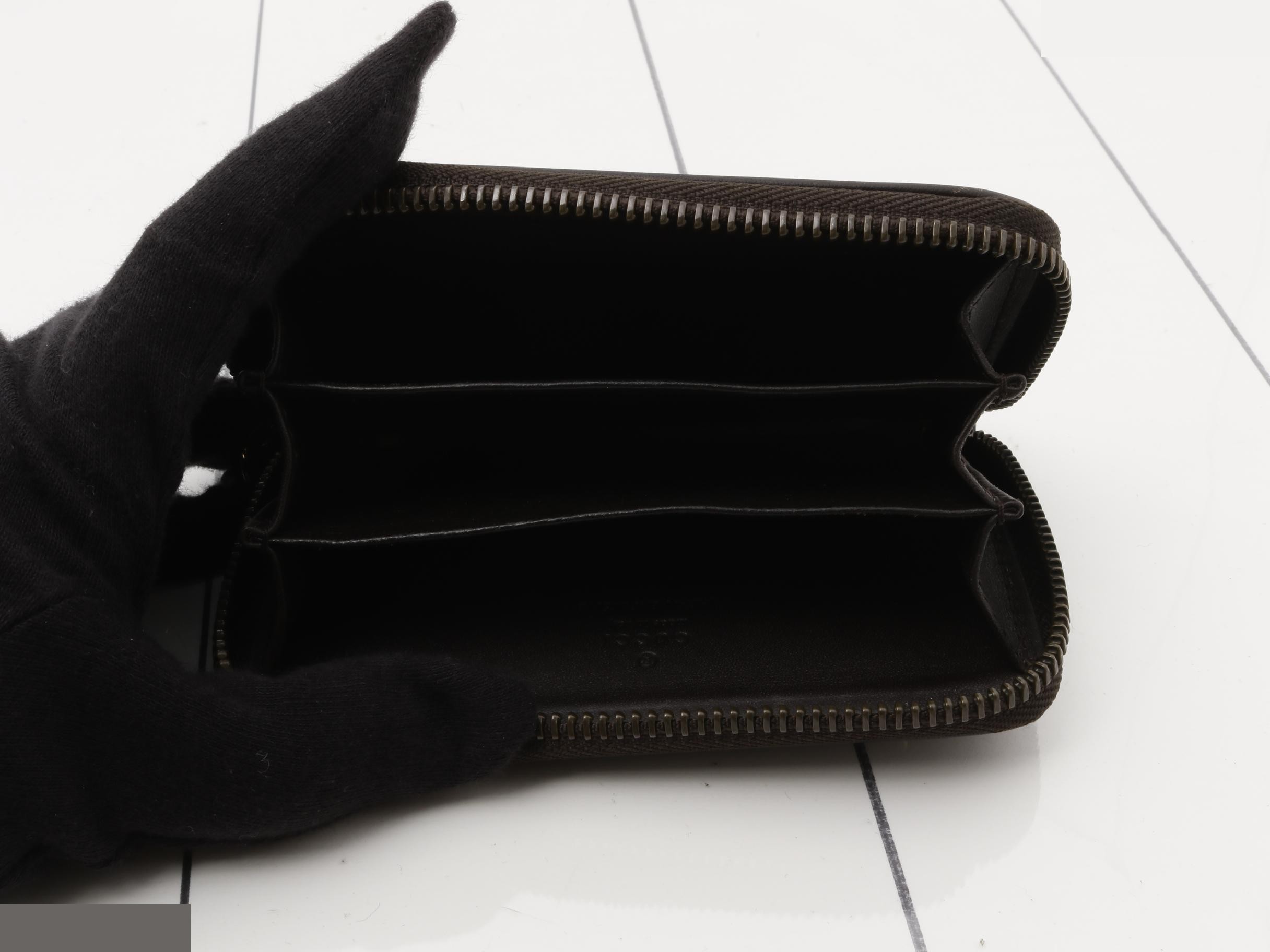 Interlocking (Bag) Coin Case — view 4