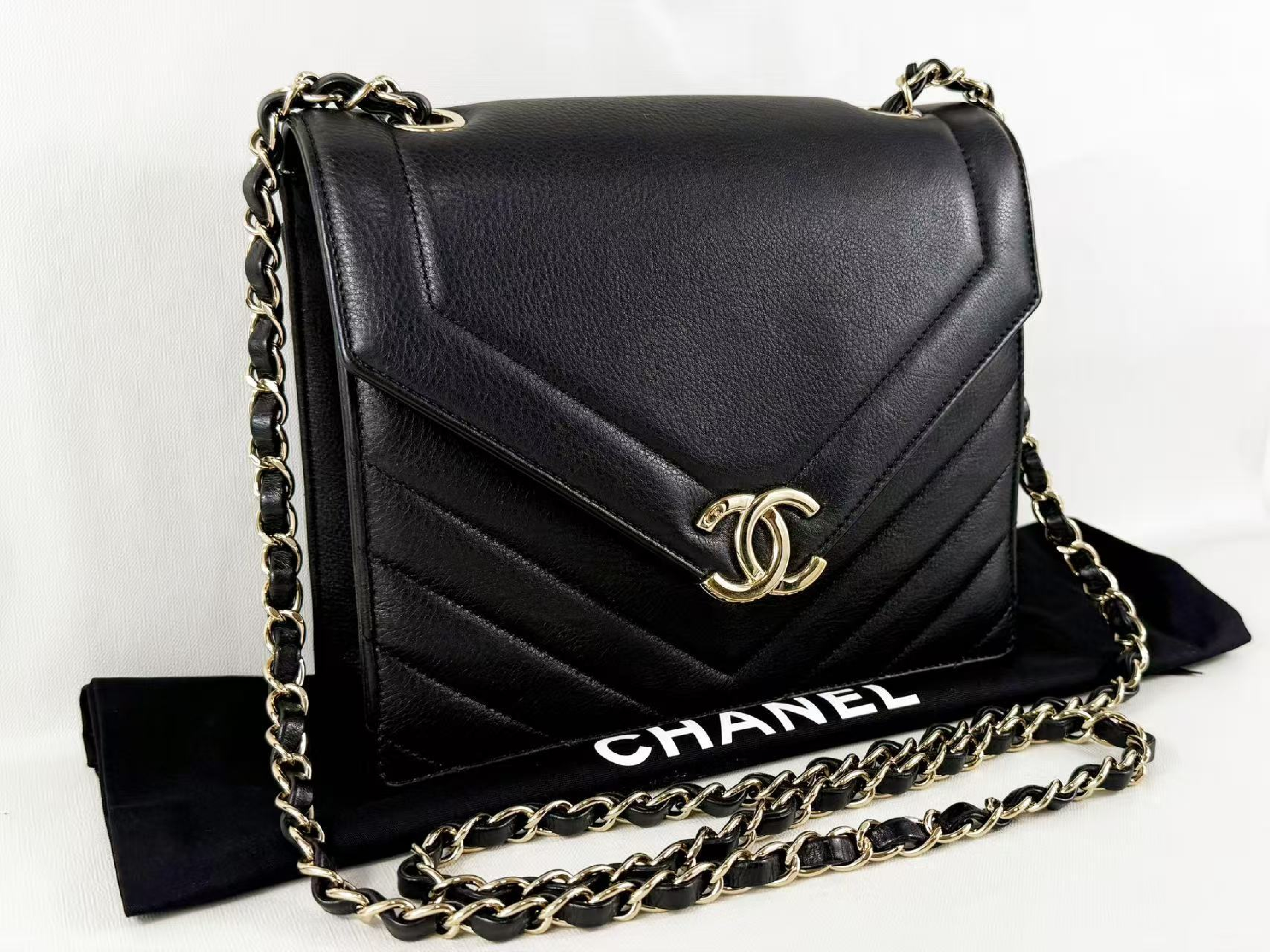 Black Chevron Shoulder Bag, W21/H17/D7cm (approx.), serial number in the 27 range. Includes dust bag, authenticity card, and seal. Gold hardware. Item number 27168293. — view 2