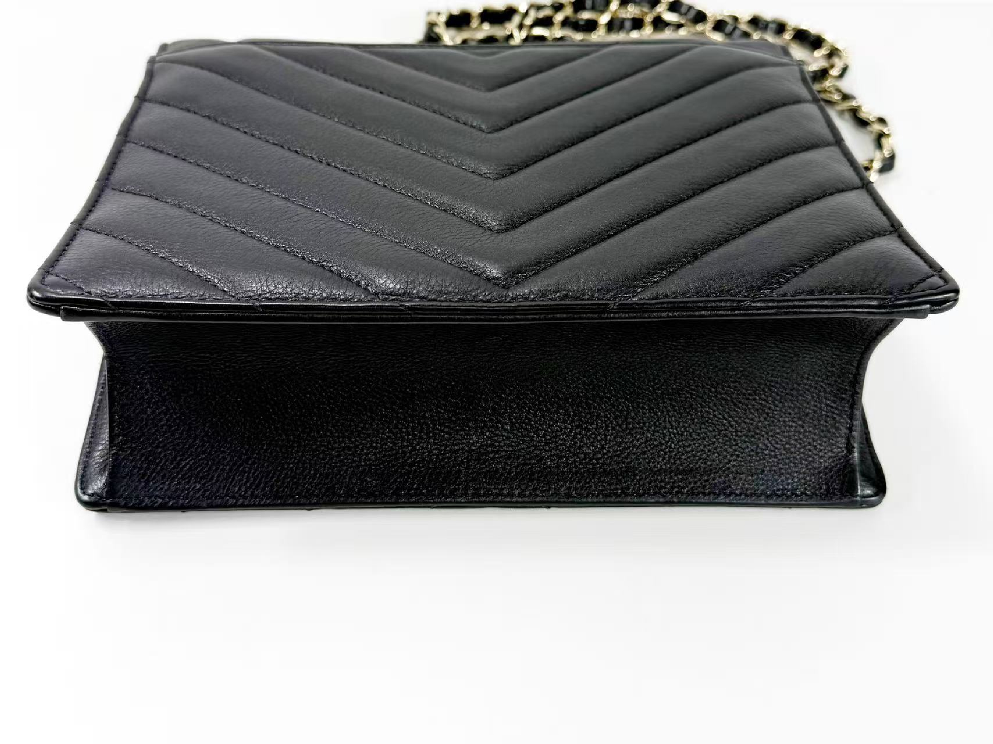 Black Chevron Shoulder Bag, W21/H17/D7cm (approx.), serial number in the 27 range. Includes dust bag, authenticity card, and seal. Gold hardware. Item number 27168293. — view 11