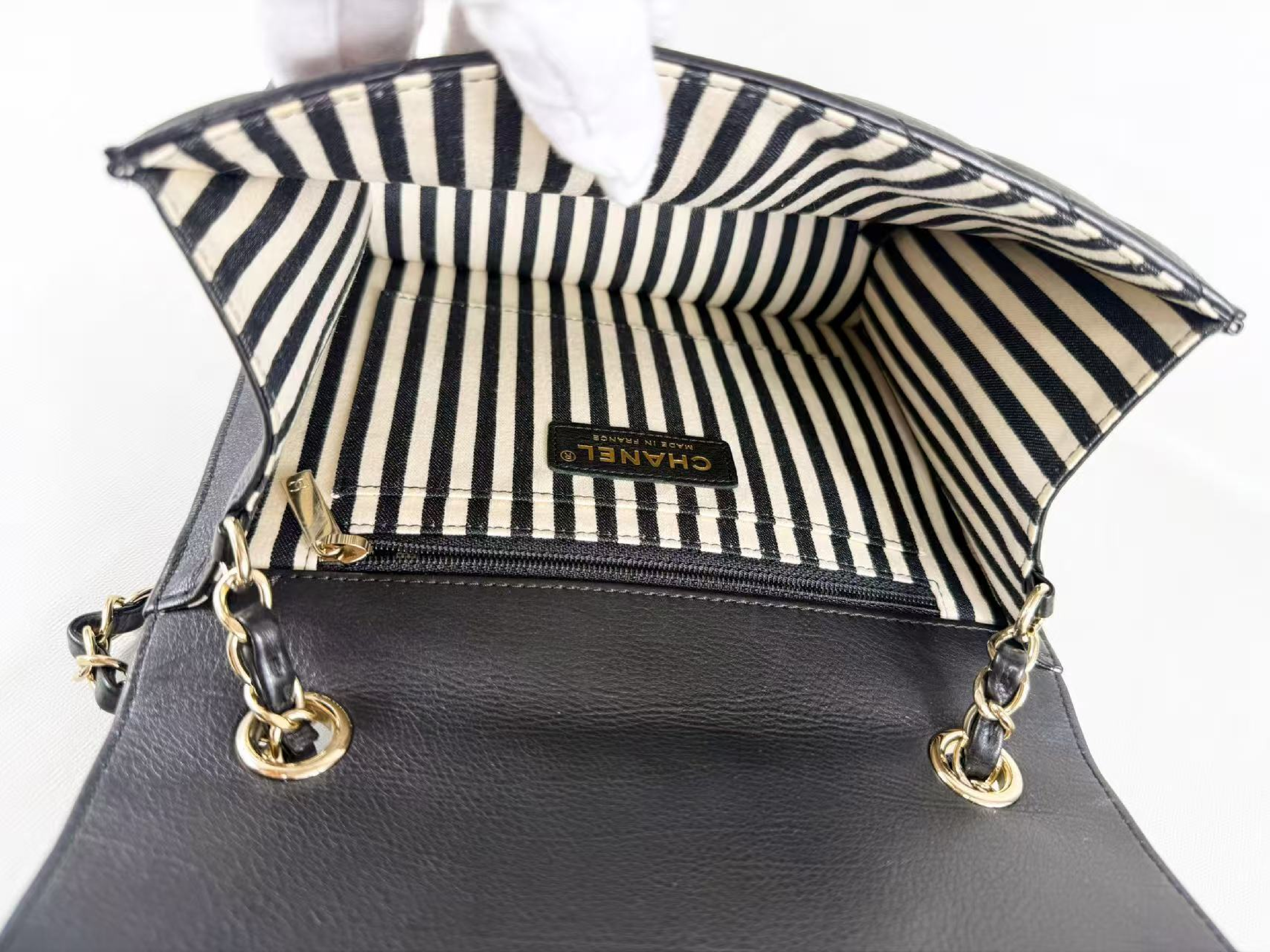Black Chevron Shoulder Bag, W21/H17/D7cm (approx.), serial number in the 27 range. Includes dust bag, authenticity card, and seal. Gold hardware. Item number 27168293. — view 14