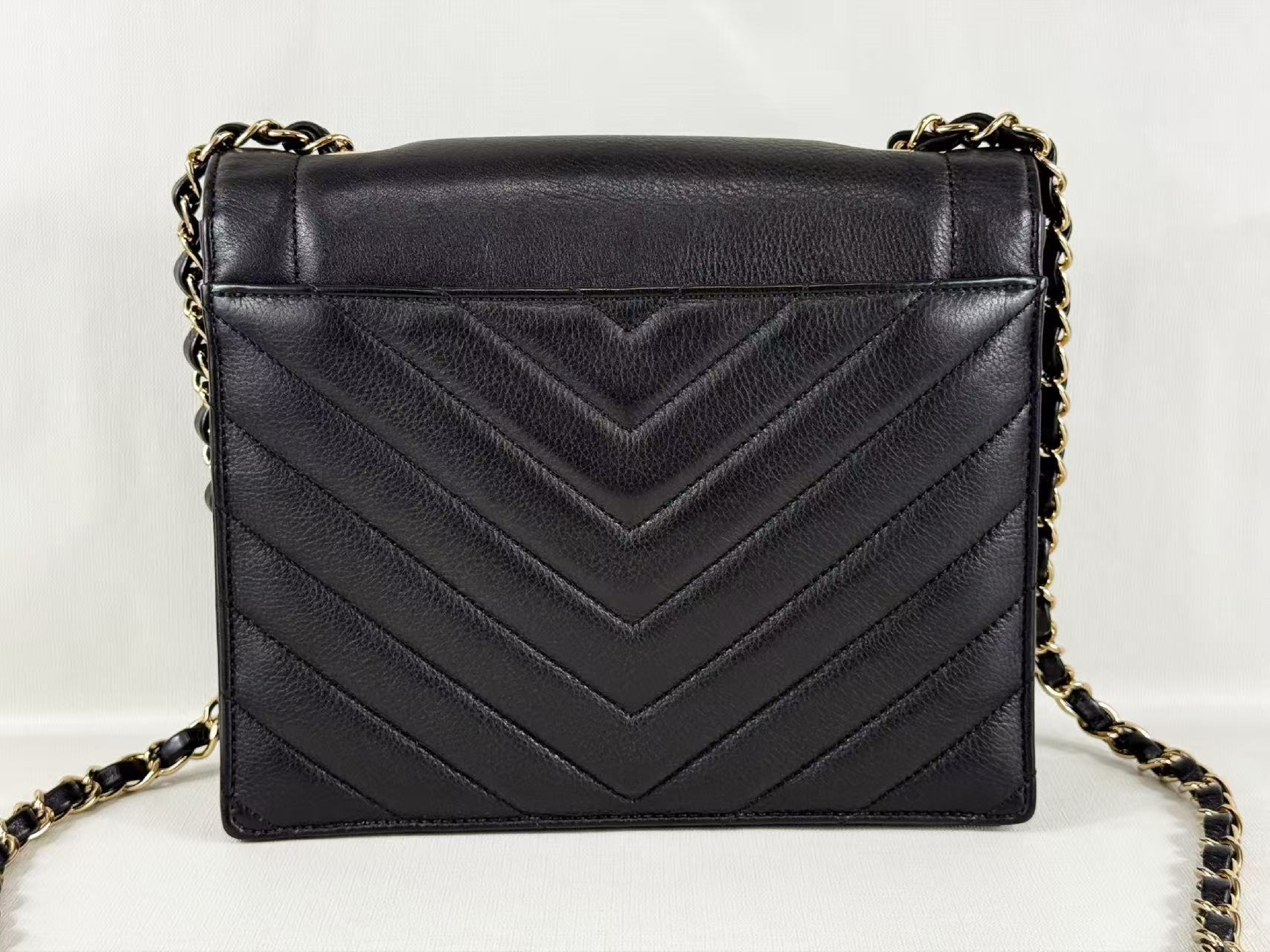 Black Chevron Shoulder Bag, W21/H17/D7cm (approx.), serial number in the 27 range. Includes dust bag, authenticity card, and seal. Gold hardware. Item number 27168293. — view 3