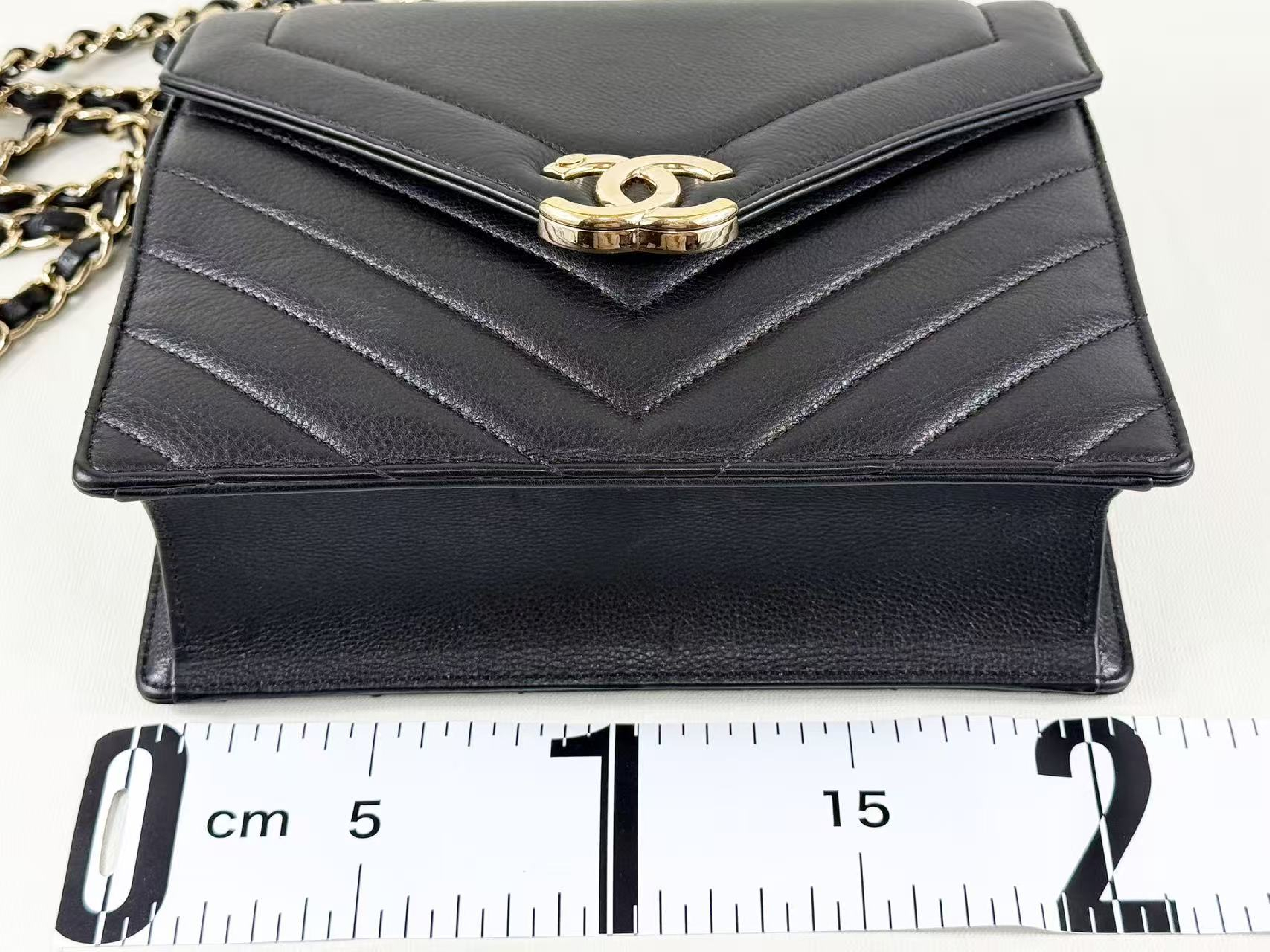 Black Chevron Shoulder Bag, W21/H17/D7cm (approx.), serial number in the 27 range. Includes dust bag, authenticity card, and seal. Gold hardware. Item number 27168293. — view 4