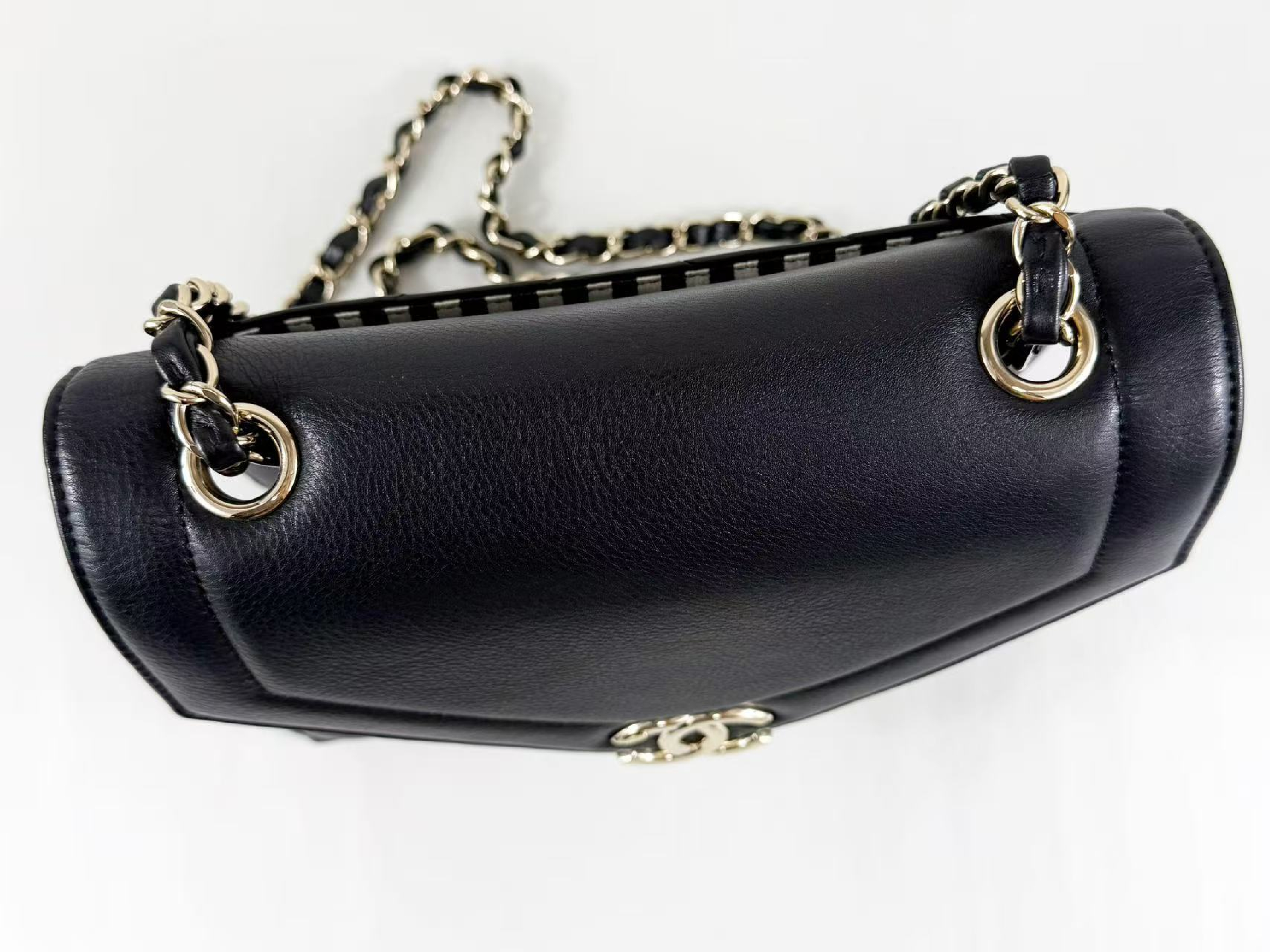 Black Chevron Shoulder Bag, W21/H17/D7cm (approx.), serial number in the 27 range. Includes dust bag, authenticity card, and seal. Gold hardware. Item number 27168293. — view 7