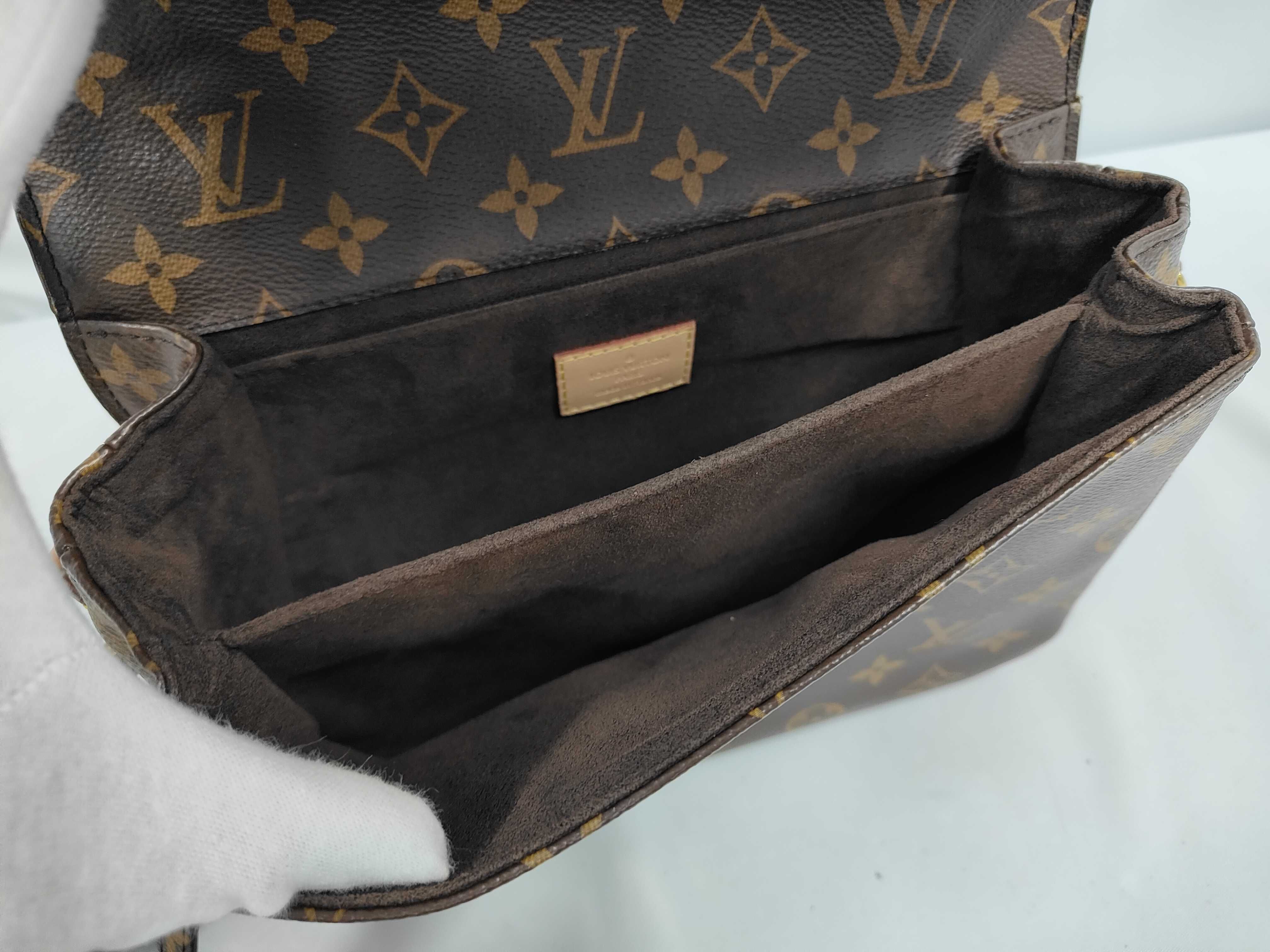 Monogram Pochette Metis MM M44875/DU2109 Handbag — view 9