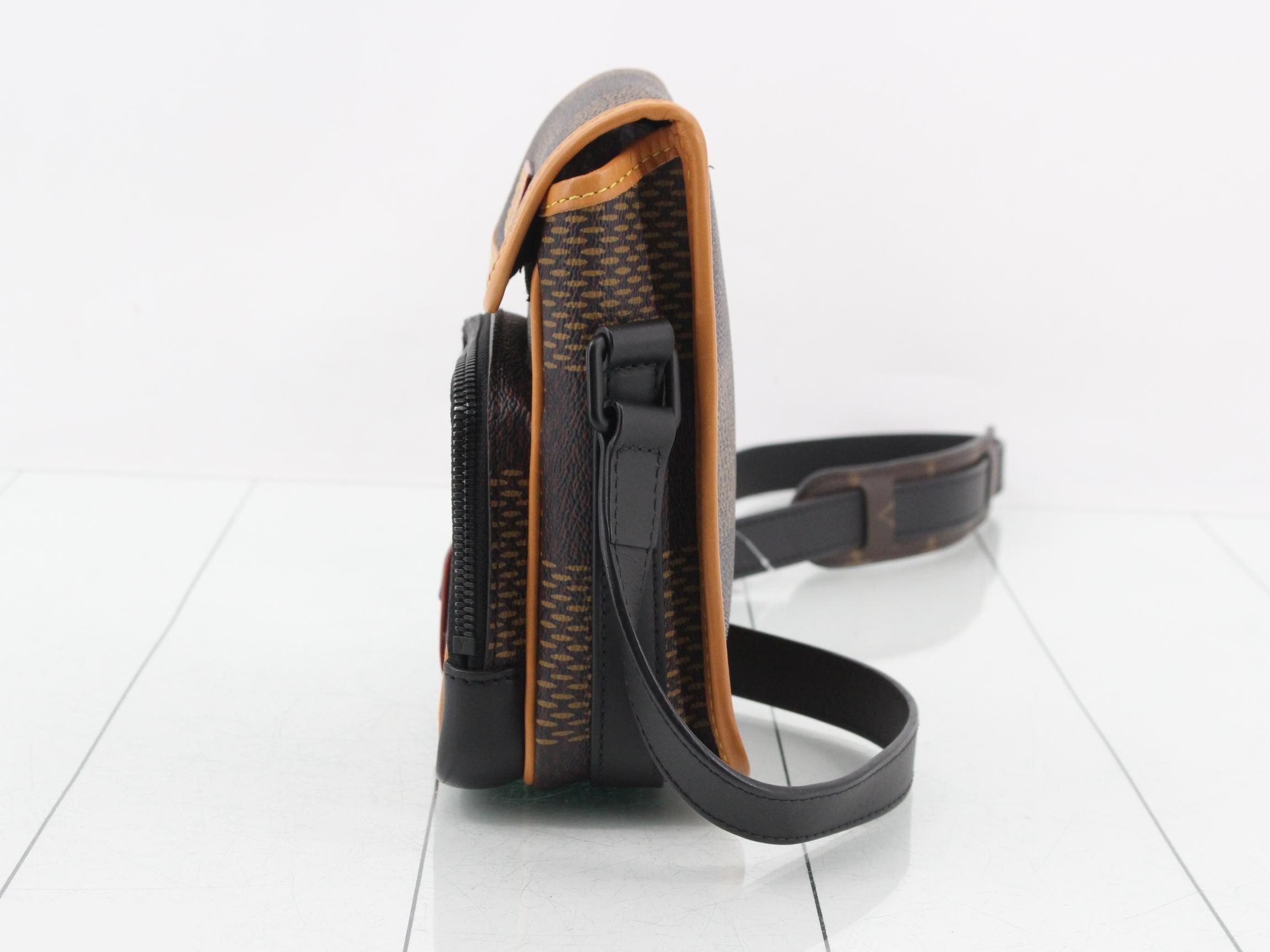 Damier Giant Amazon Messenger Shoulder Bag — view 3