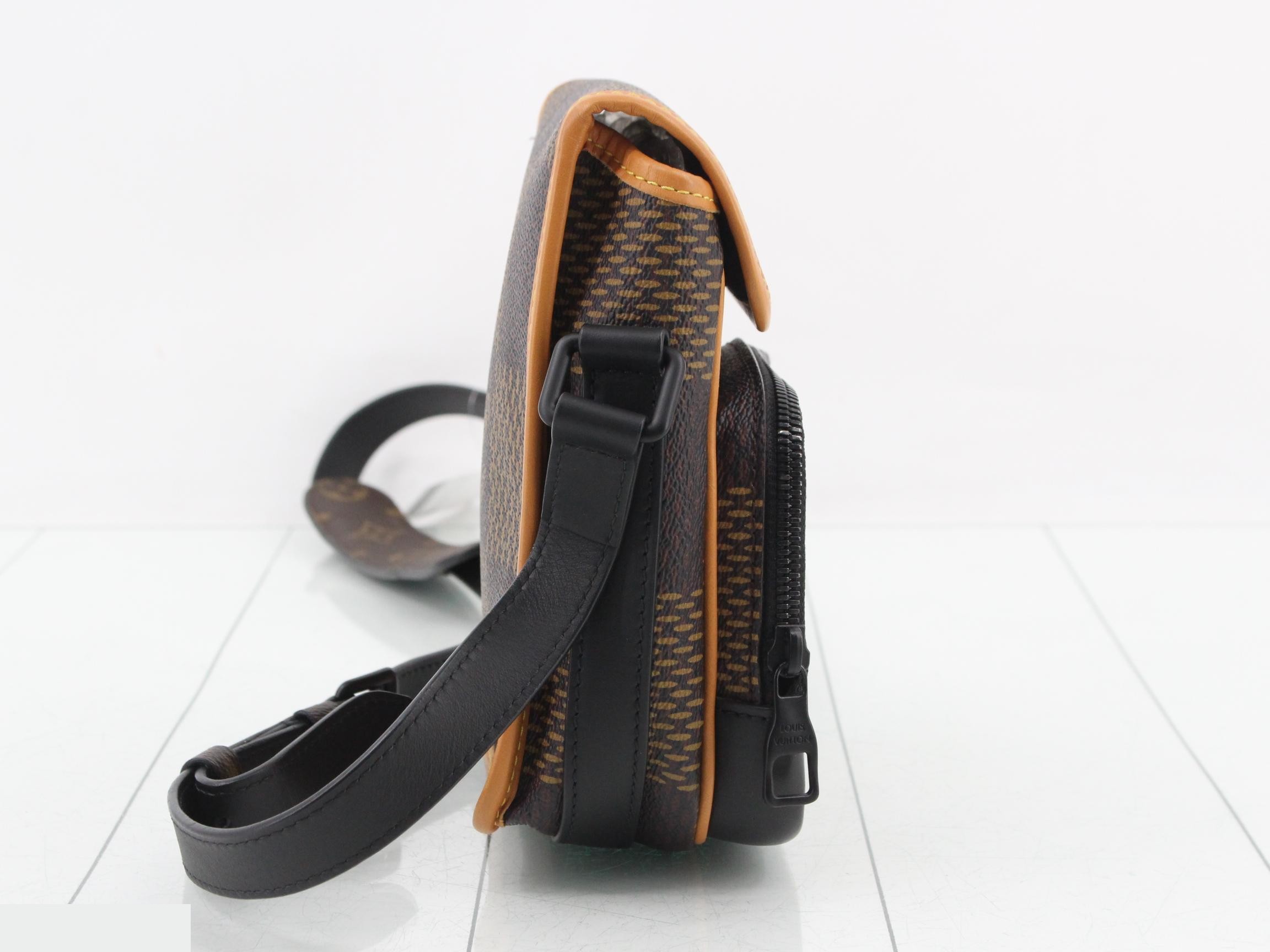 Damier Giant Amazon Messenger Shoulder Bag — view 4