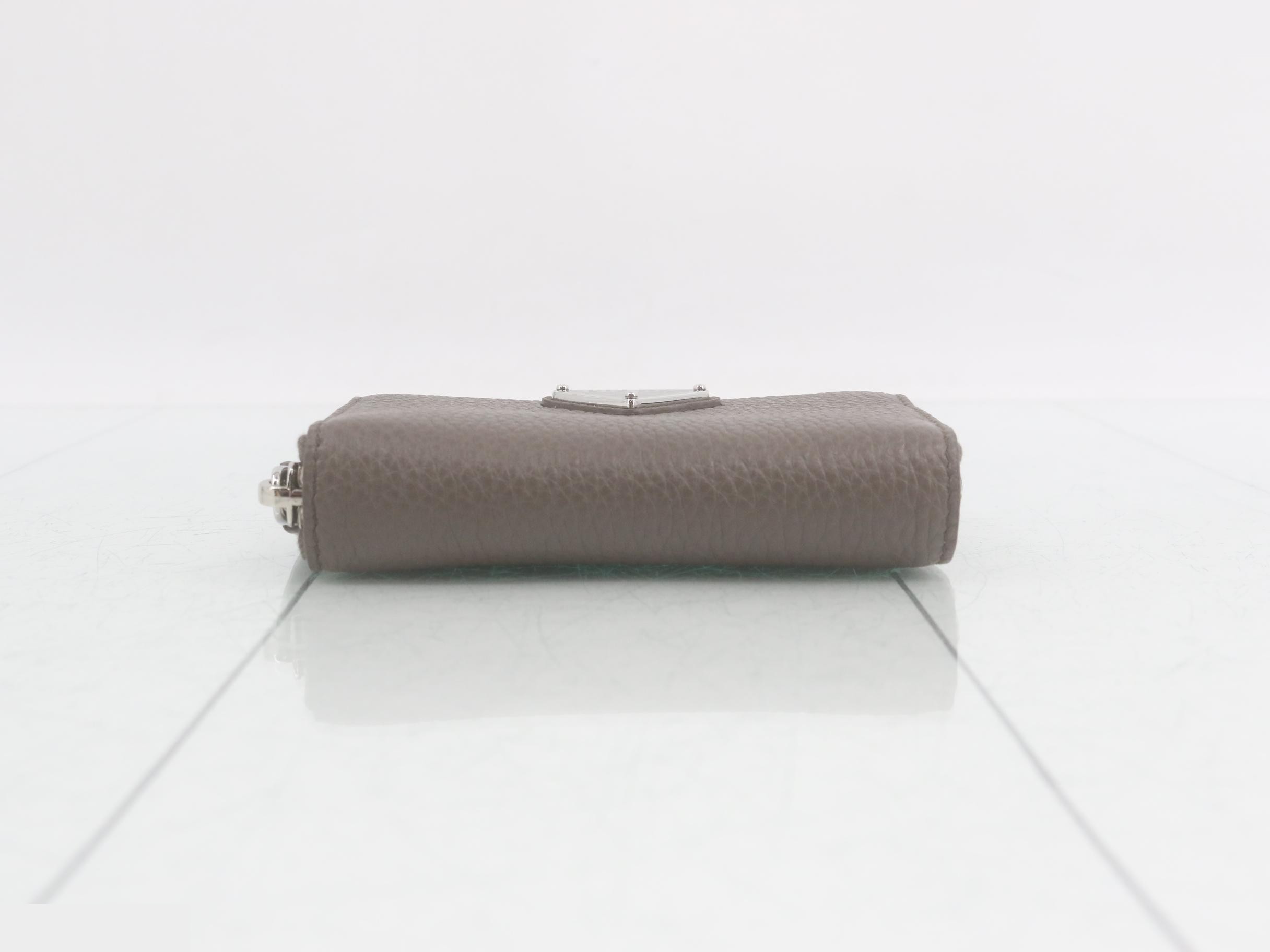 Round zipper coin case, unused. — view 3