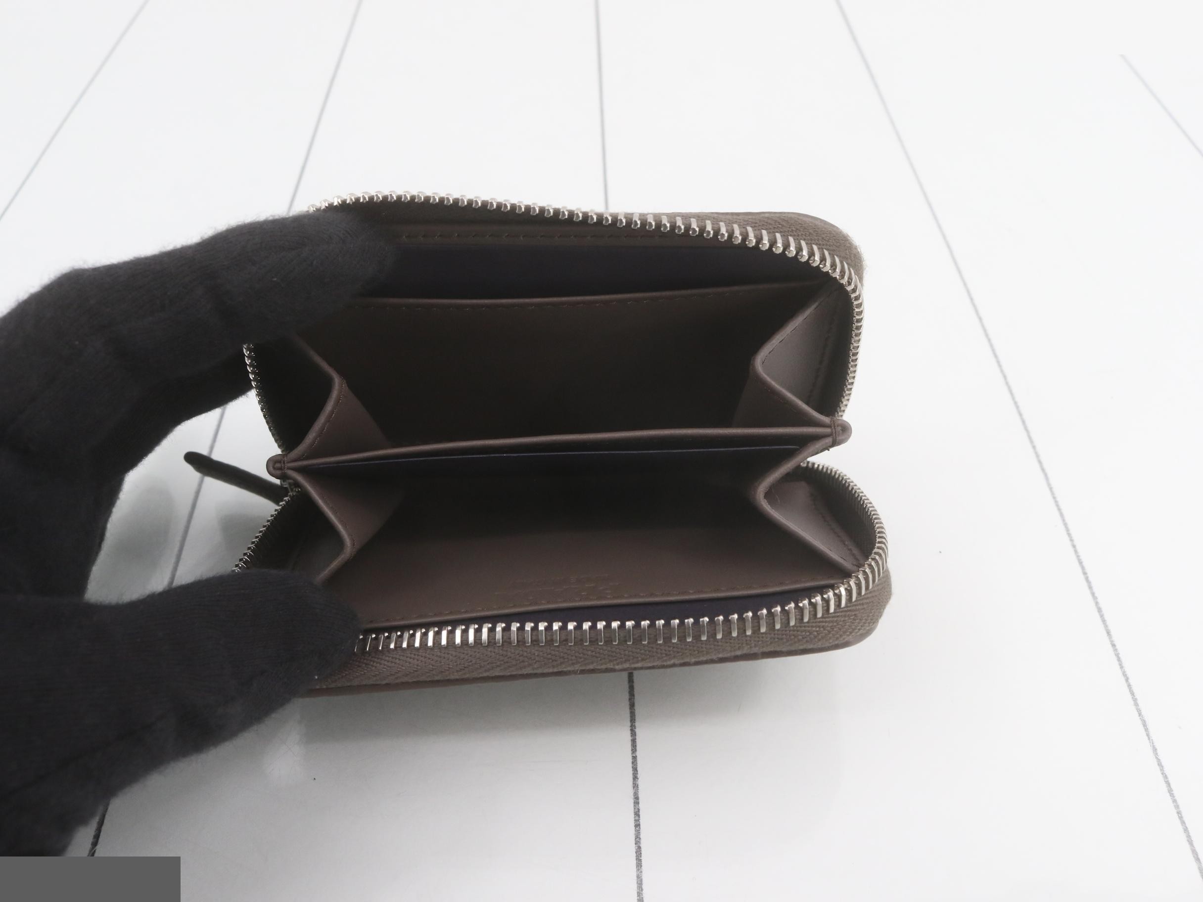 Round zipper coin case, unused. — view 4