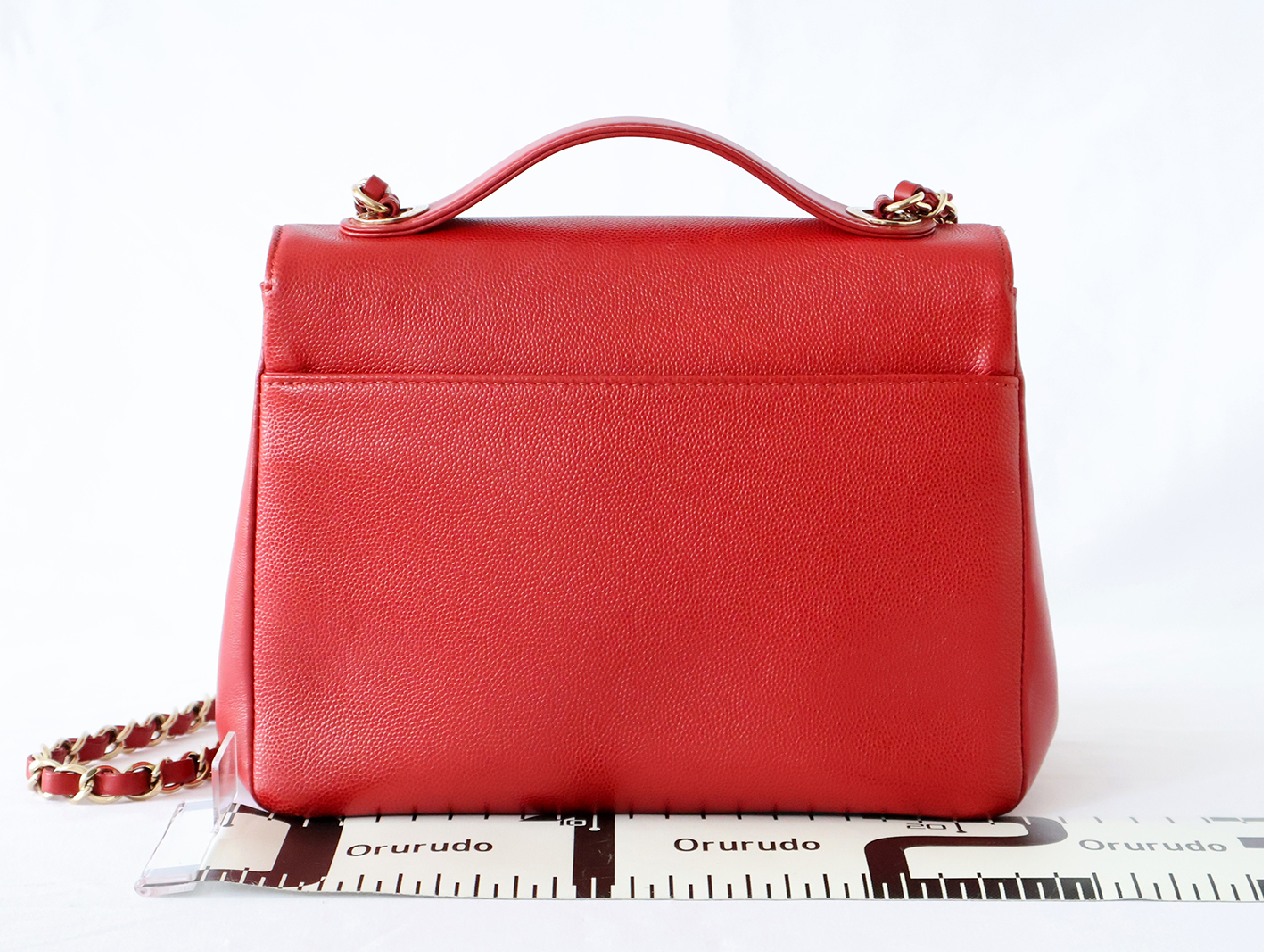 (with original seal, serial number 23 series) Caviar leather Matelassé 2-way chain shoulder bag, red. — view 2
