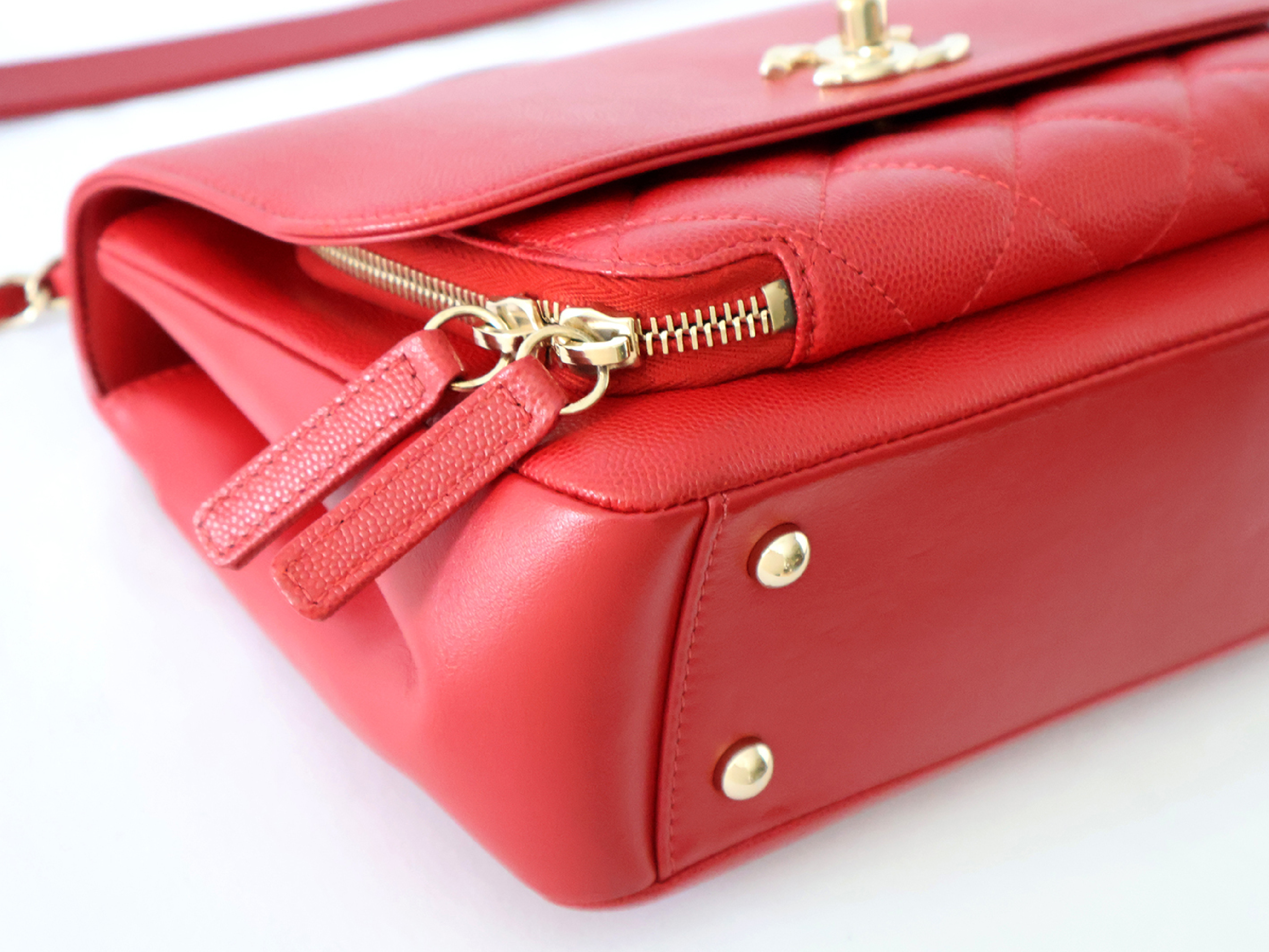 (with original seal, serial number 23 series) Caviar leather Matelassé 2-way chain shoulder bag, red. — view 3