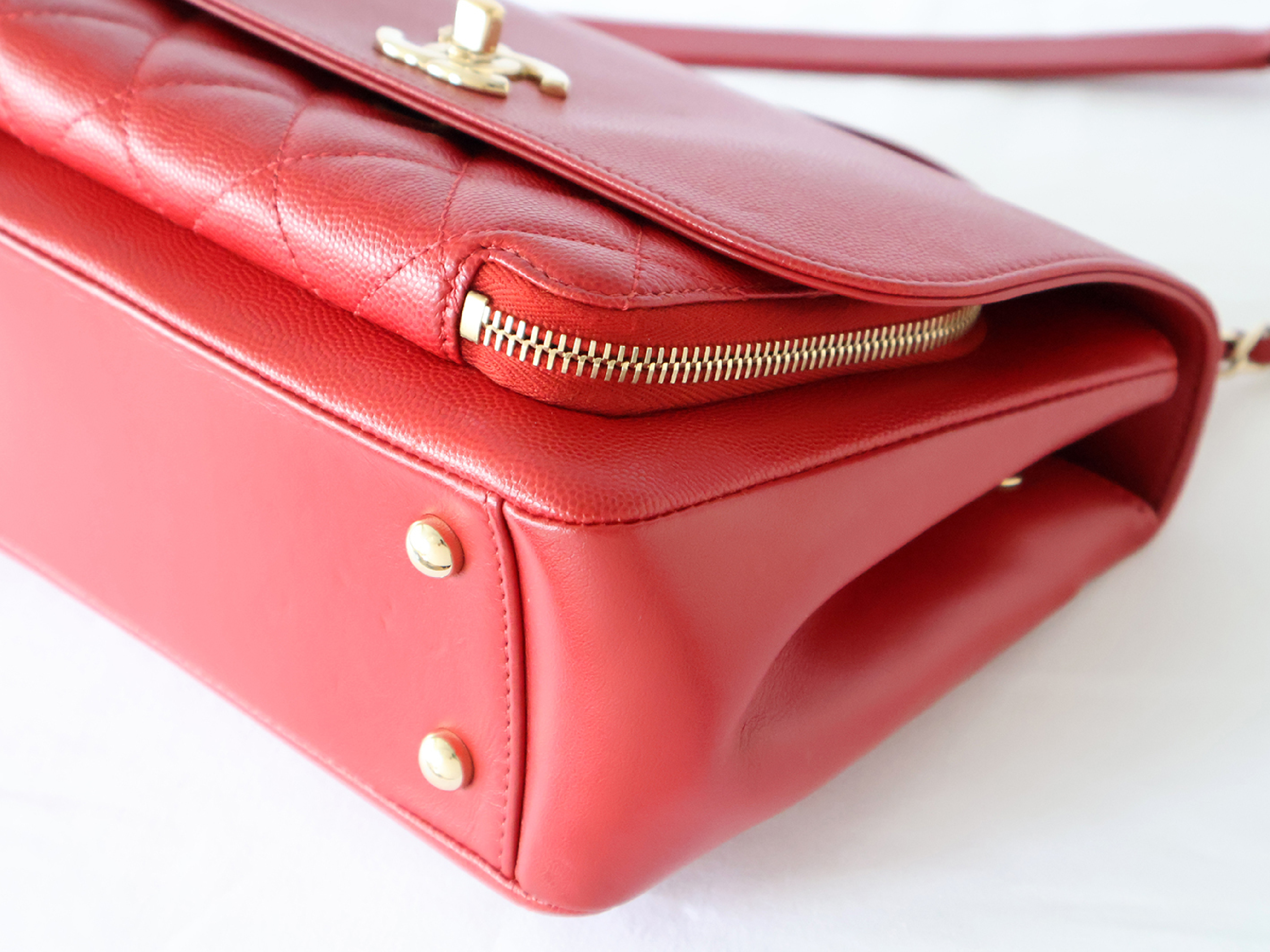 (with original seal, serial number 23 series) Caviar leather Matelassé 2-way chain shoulder bag, red. — view 4