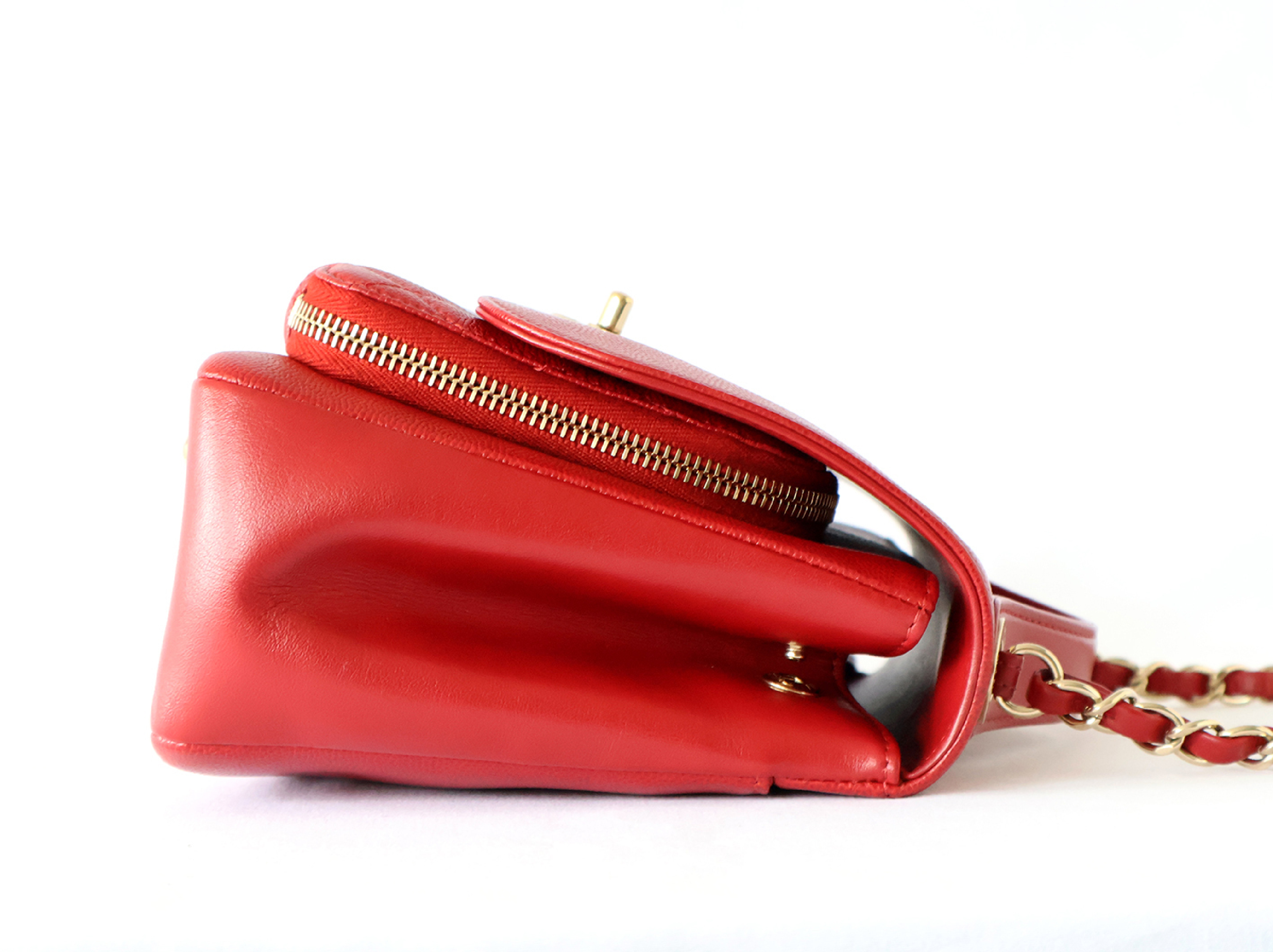 (with original seal, serial number 23 series) Caviar leather Matelassé 2-way chain shoulder bag, red. — view 7