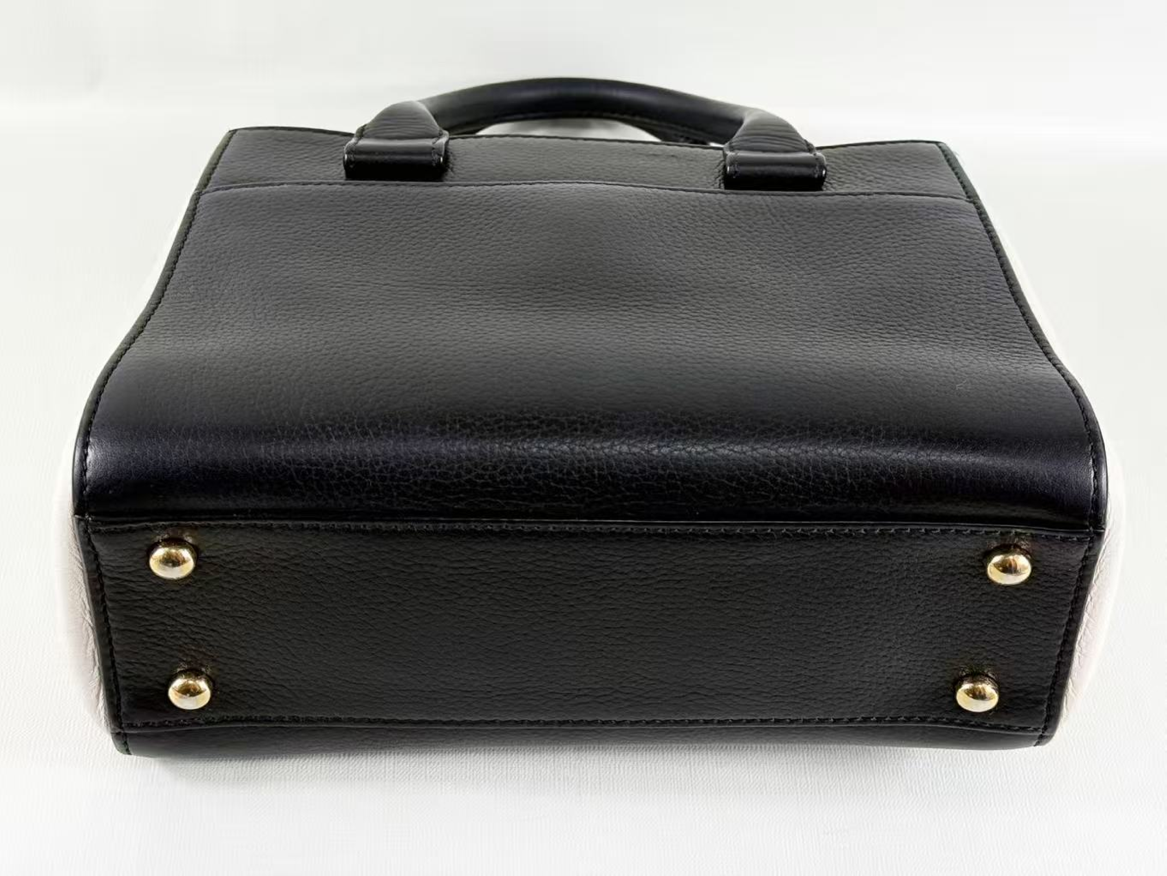 Executive Neo Black x White 2-way Shoulder Bag, W22/H16/D10cm (approx.), serial number in the 23 range, with strap and seal, gold hardware, 23789592. — view 12