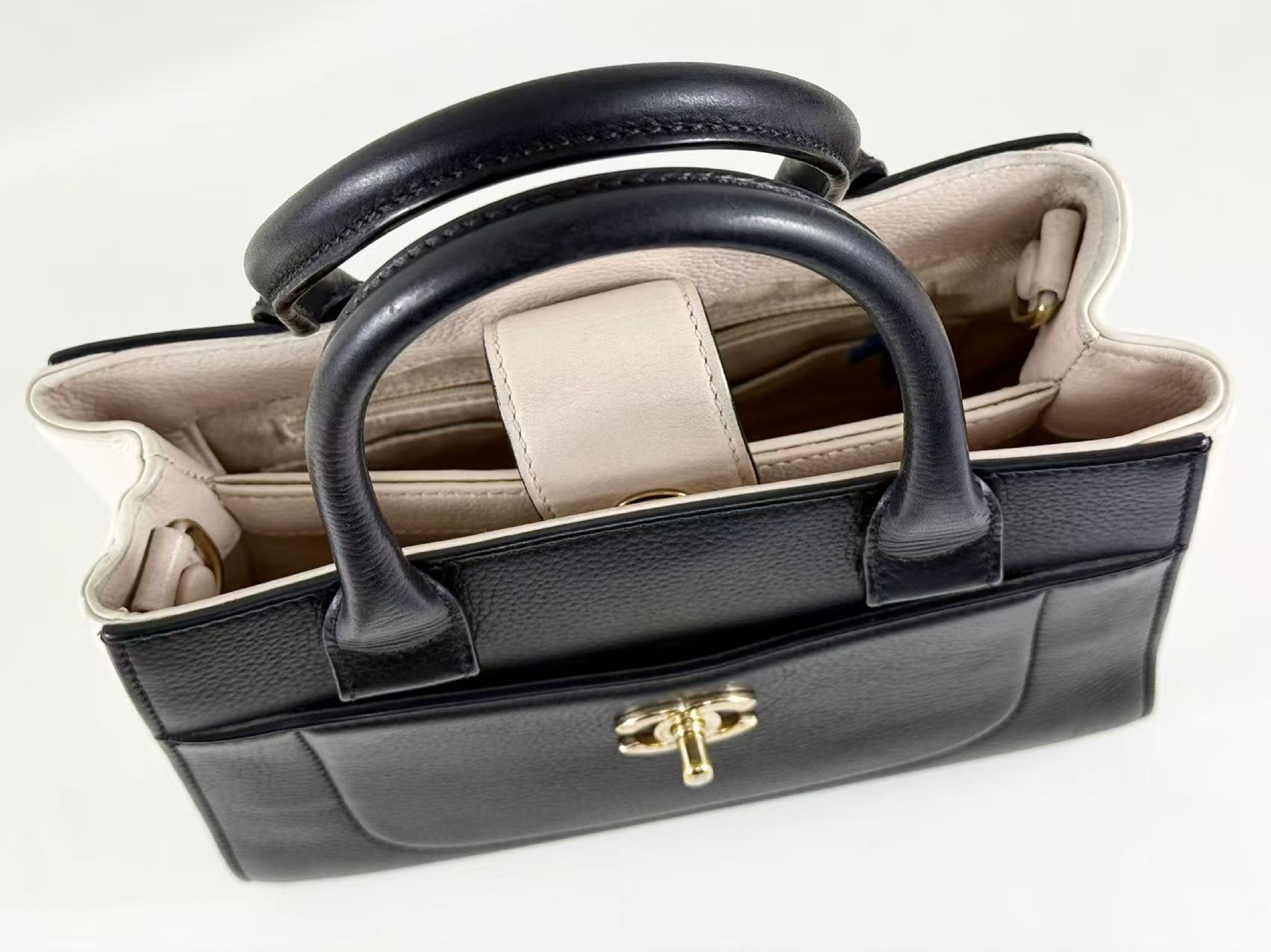 Executive Neo Black x White 2-way Shoulder Bag, W22/H16/D10cm (approx.), serial number in the 23 range, with strap and seal, gold hardware, 23789592. — view 14