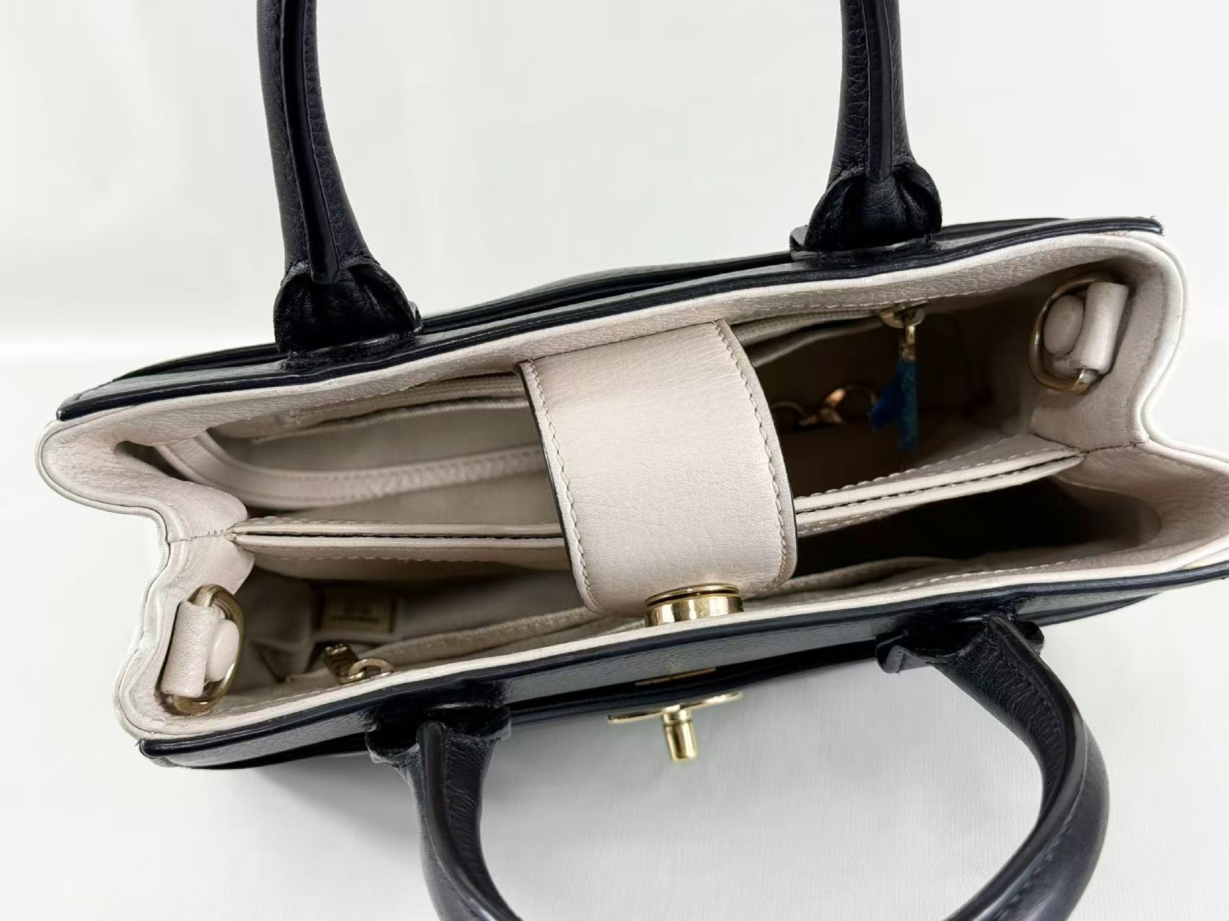 Executive Neo Black x White 2-way Shoulder Bag, W22/H16/D10cm (approx.), serial number in the 23 range, with strap and seal, gold hardware, 23789592. — view 15