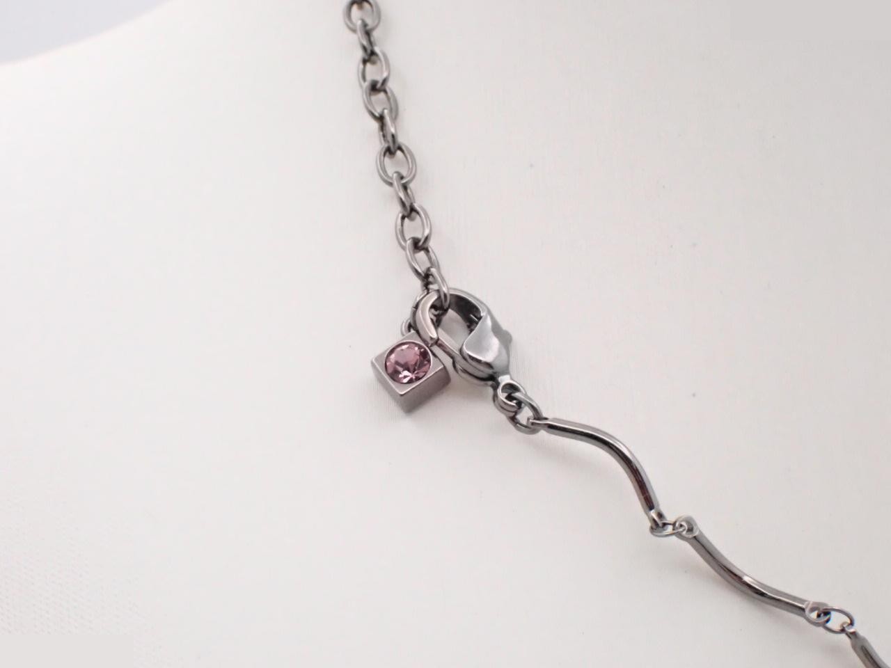 Necklace, neck circumference approximately 42 cm — view 2