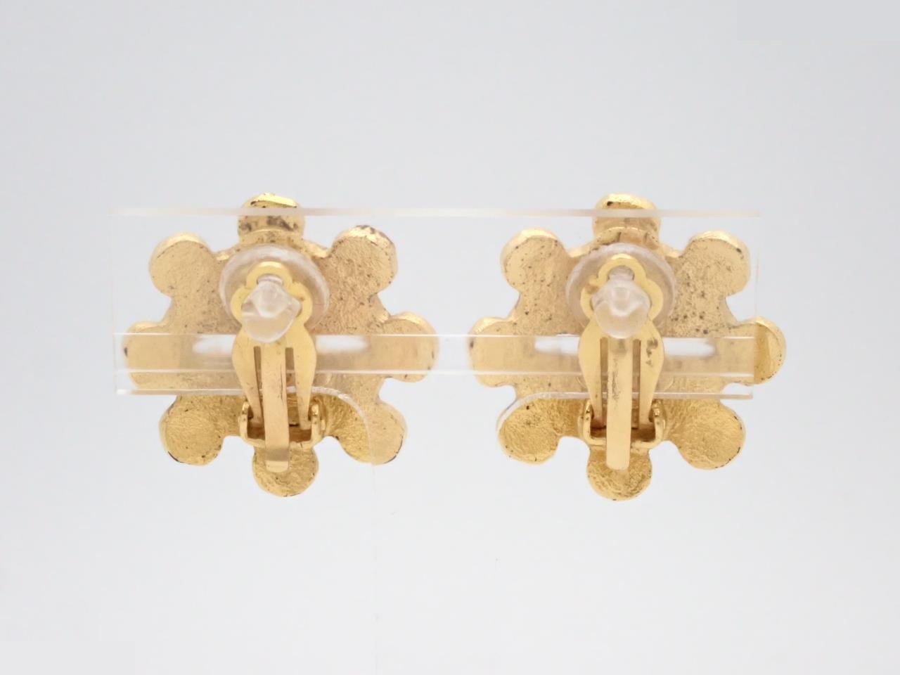 Earrings with Coco Mark design, gold. — view 2