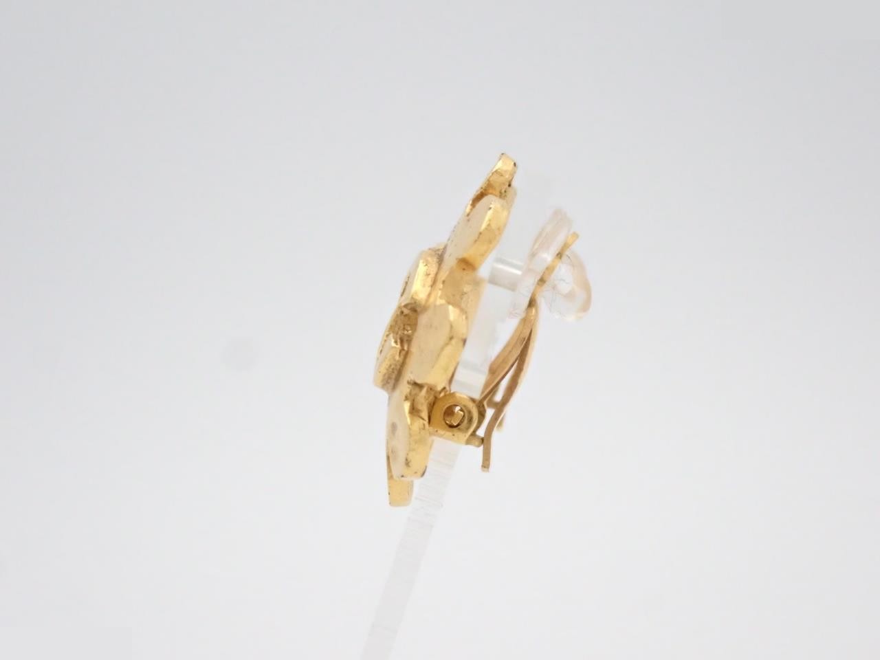 Earrings with Coco Mark design, gold. — view 3