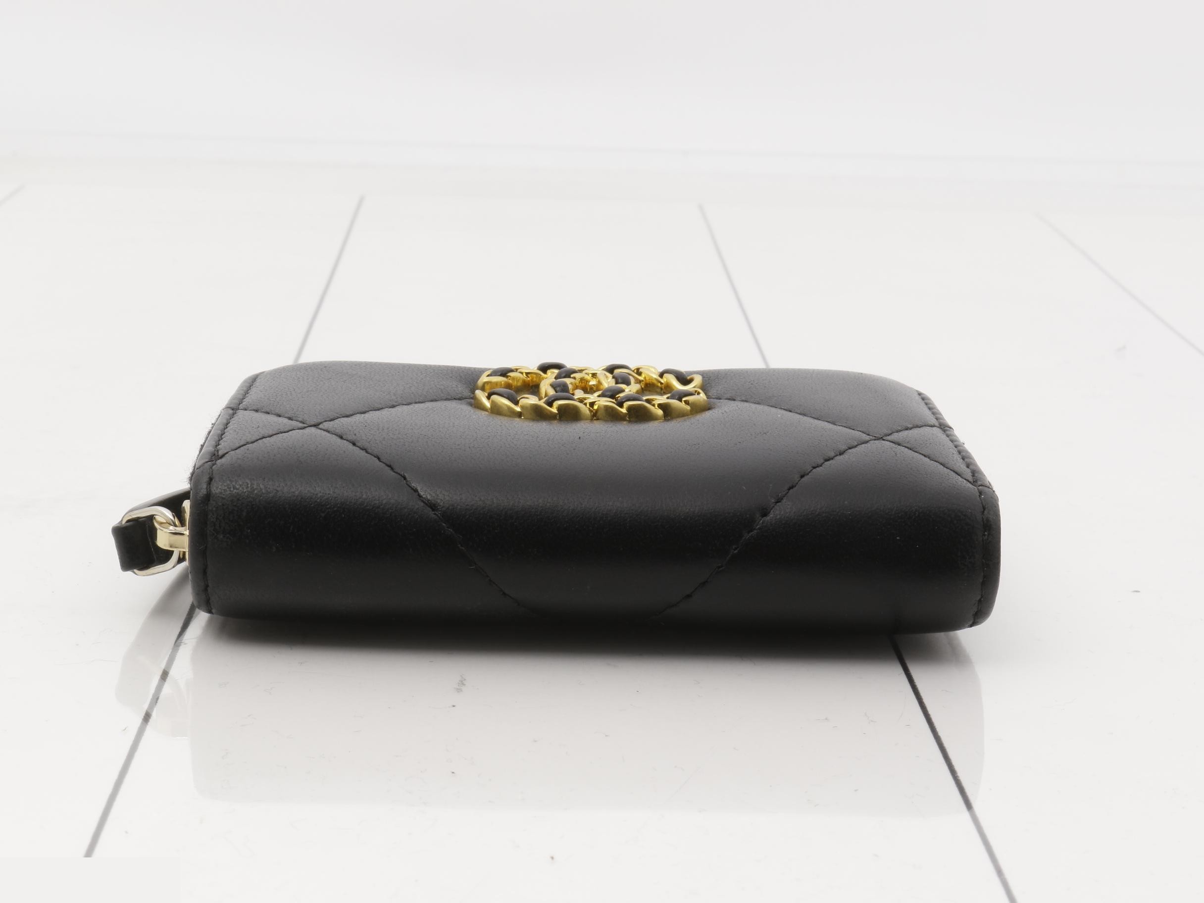 AP0949 Chanel 19 Coin Case — view 3