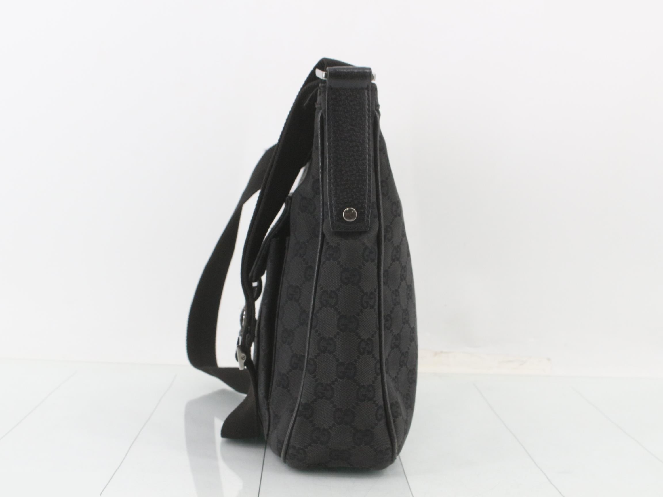GG Canvas Shoulder Bag — view 3