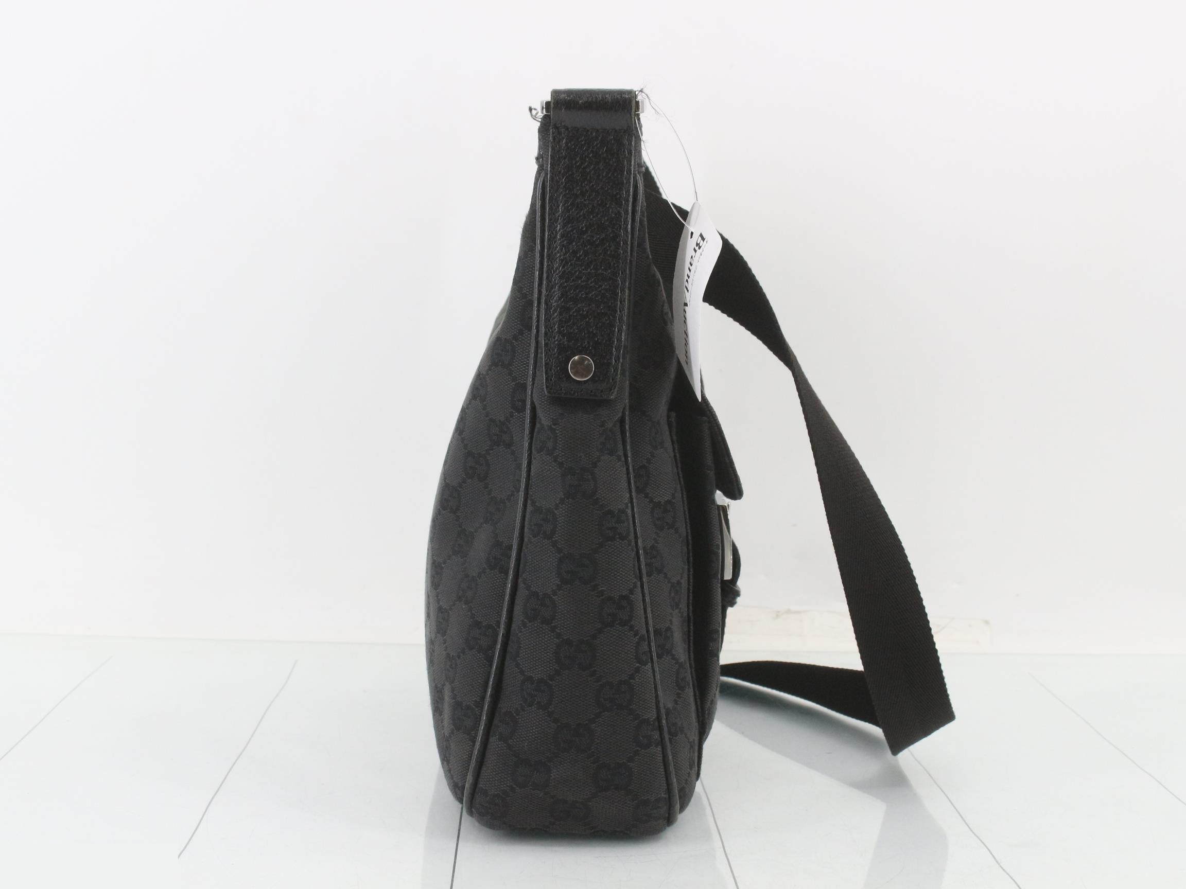 GG Canvas Shoulder Bag — view 4